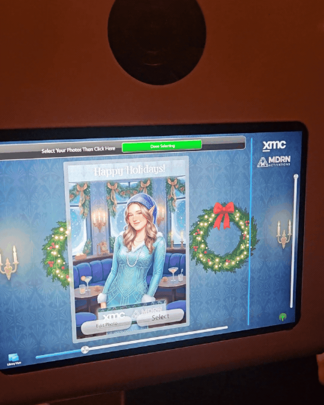 moving-lenticular-print-holiday-event.gif