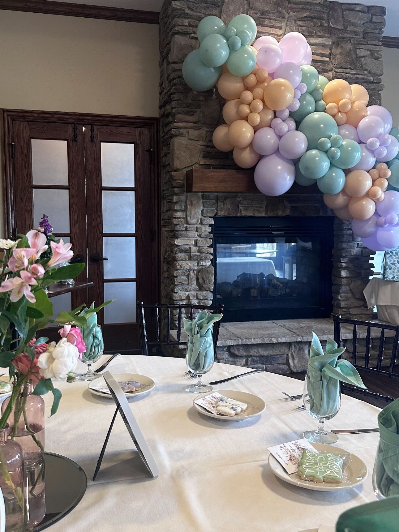 Bridal Showers are my favorite 
.
.
.
#bridalshowerballoons #bridalballoons #yorkvilleilballoons #sugarfoxparty #illinoisballoons #balloondecor