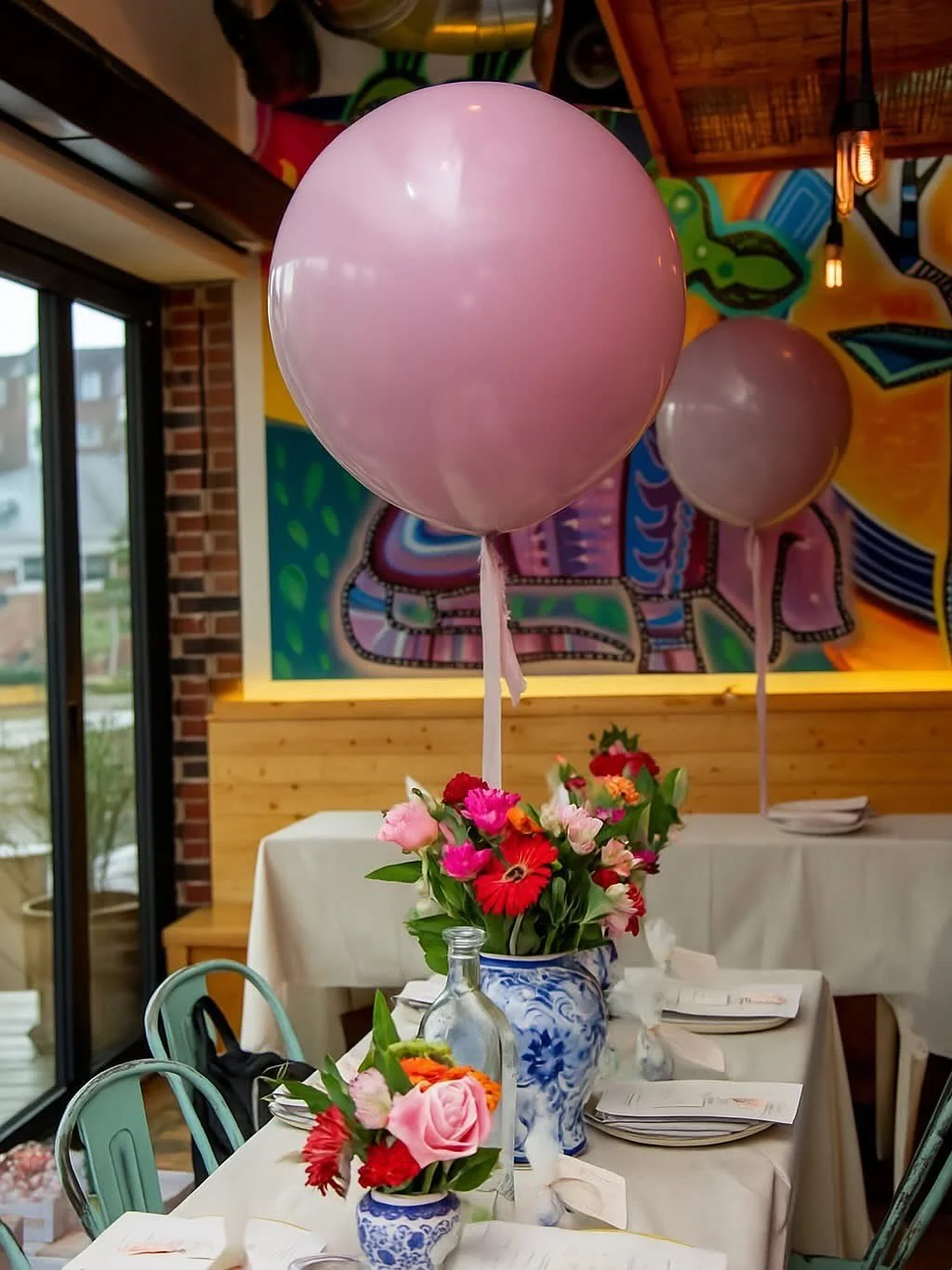 Sometimes all you need is some jumbo balloons 💜
.
.
.
#heliumballoon #jumboheliumballoon #ballooncenterpieces #sugarfoxparty #illinoisballoondecor