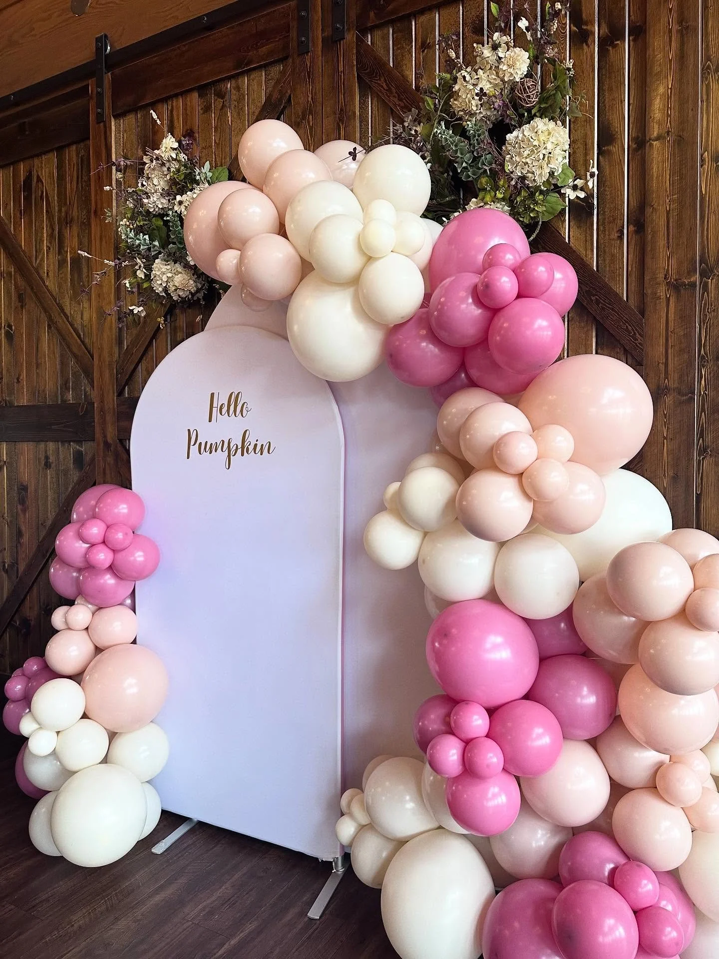Fall baby showers 💕🍁🍂 
.
.
.
#yorkvilleillinois #balloonbackdrop #babyshowerballoons #sugarfoxparty #whitetailridgegc #balloonsdecorations #balloonstylist