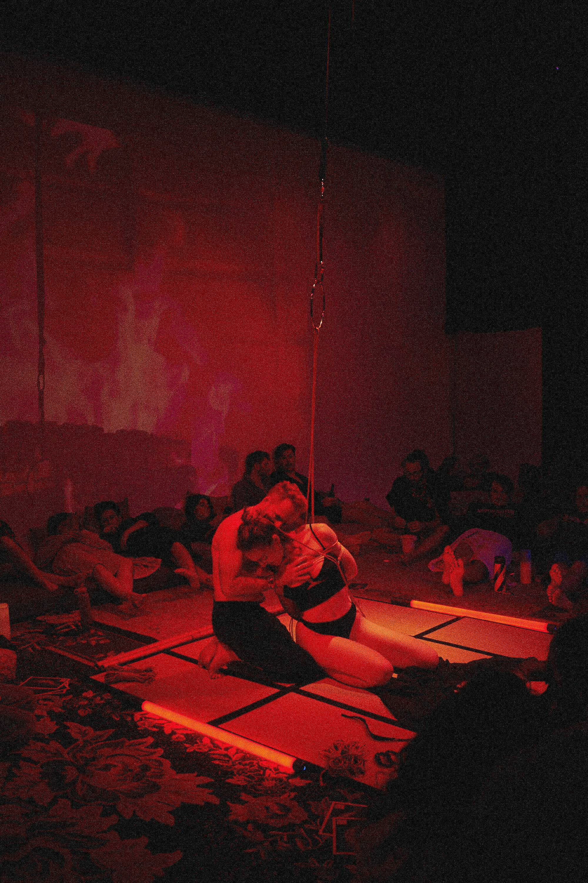 Contemporary Shibari performance by Dan Carabas and Dorcara featuring rope aesthetics, sculptural tension, and emotional live expression.