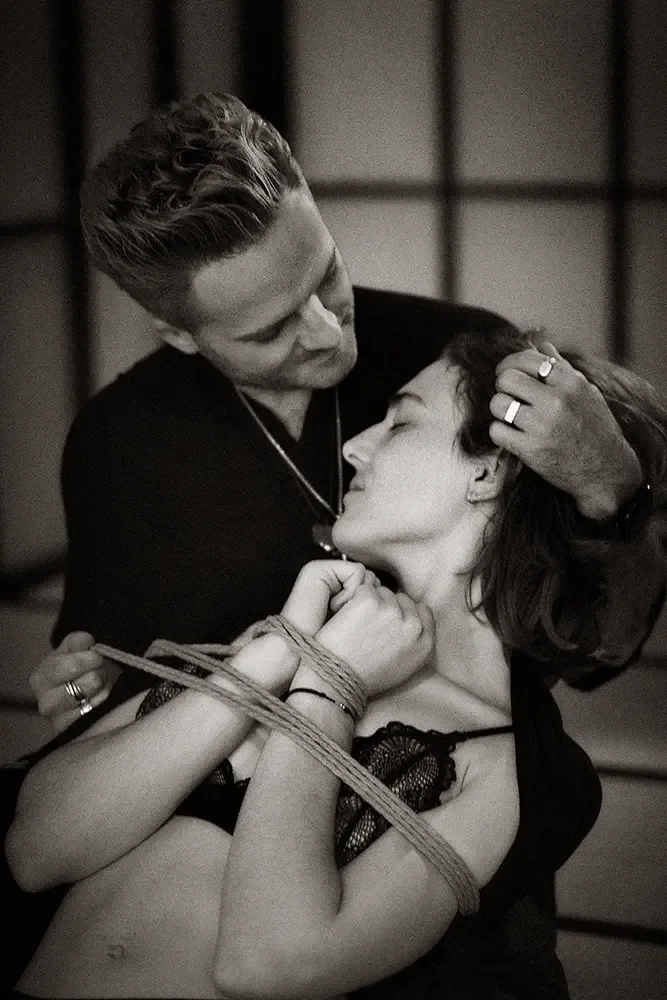 Dan Carabas and Dorcara in a tantric Shibari Workshop