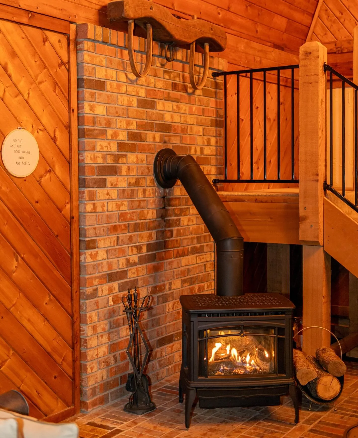 Tag the person you want to sit with by the fire! 😊🔥🍾

#themountaintoplodge #visitdahlonega #boutiquelodge #mountaingetaway