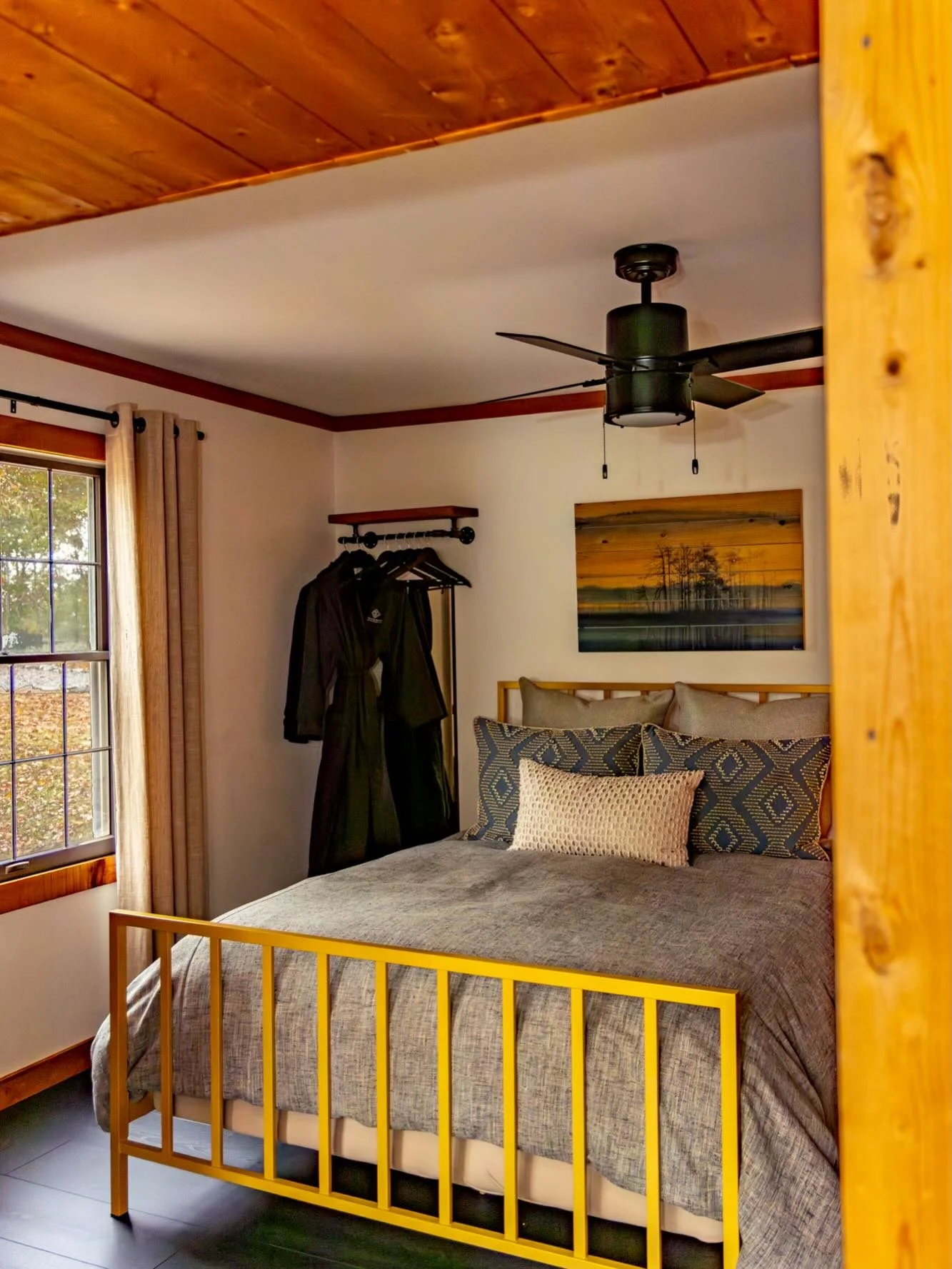 Set in a palette of blues and golds, A New Dawn hosts feels of blue skies and sunshine. Not only does it have a sunroom for two, but also a private balcony with sunrise and sunset views. Wake up, stretch and start your day with a fresh perspective on