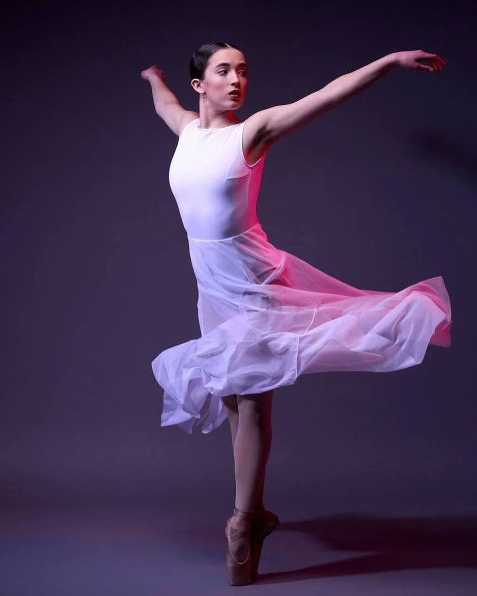 They say don&rsquo;t look back, but sometimes it&rsquo;s important to see how far you&rsquo;ve come. 🤍

Our boatneck, open back Iris leo pairs beautifully with the mesh Cascade skirt, perfect for your summer photo shoot. ☀️

DW: @olive_moon_dancewea