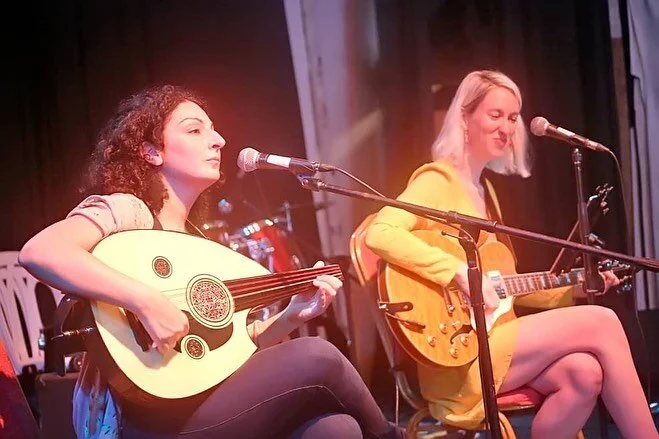 Hier, on a eu la chance de pr&eacute;senter notre spectacle en formule r&eacute;duite des sourci&egrave;res &agrave; @lafabrique_culturelle On tient &agrave; remercier tous les artistes qui sont mont&eacute;s sur sc&egrave;ne pour nous accompagner lo