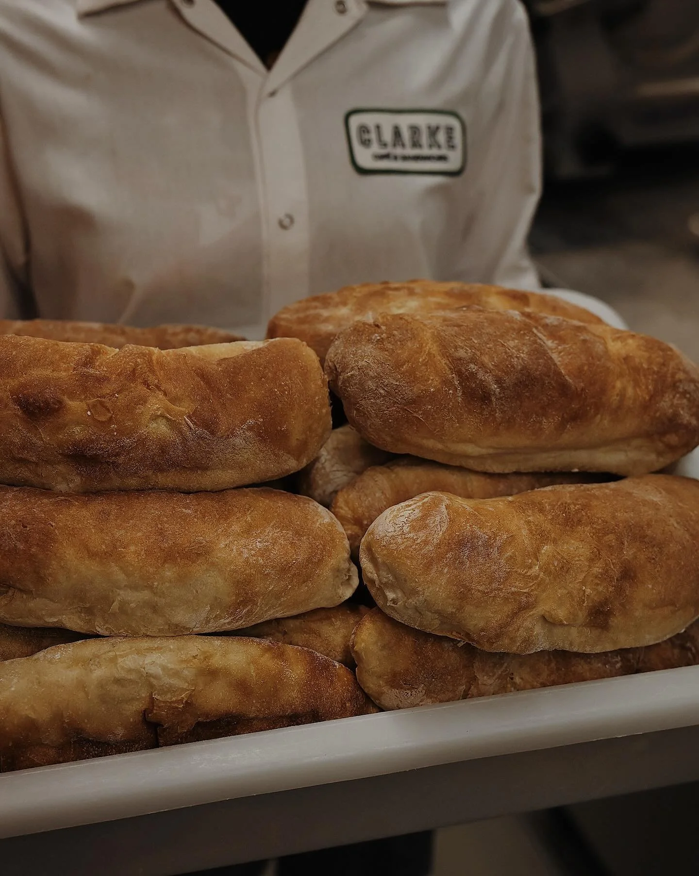 Fresh bread daily 🥖 🤍

Pain frais tous les jours 🥖🤍