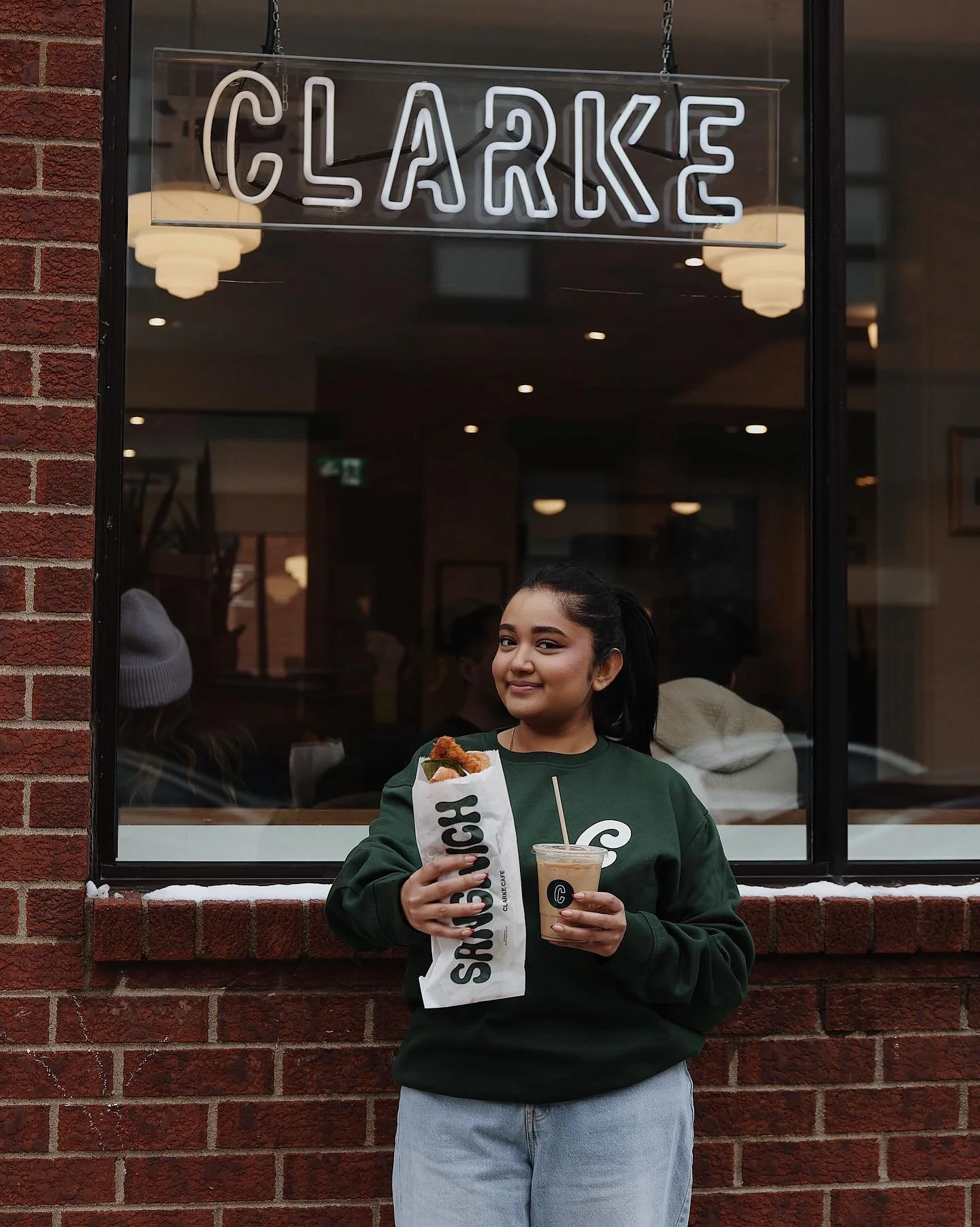 Happy Friday! Best way to start the weekend 🥪

Bon vendredi ! La meilleure fa&ccedil;on de commencer la fin de semaine! 🥪 

#clarkecafe