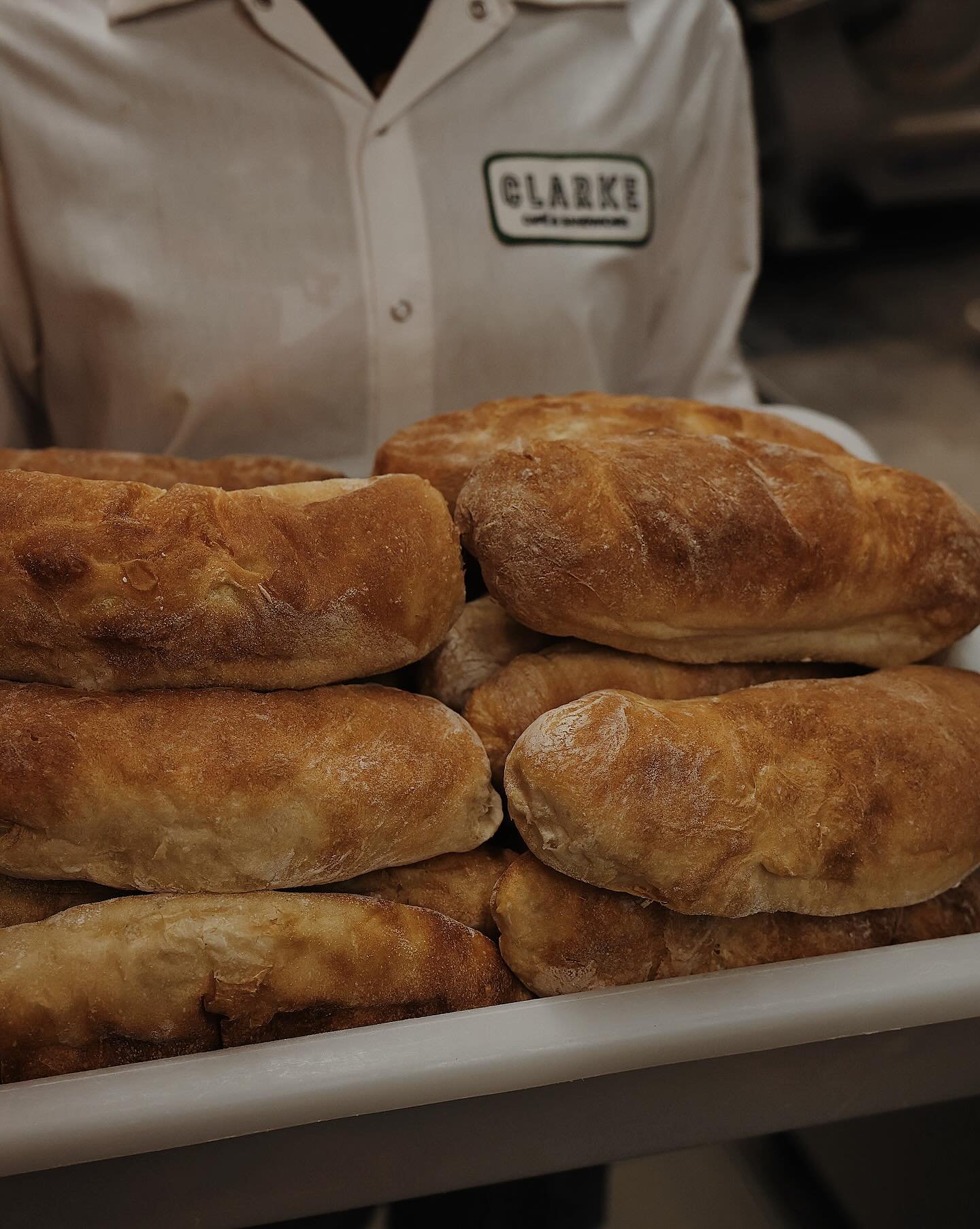 Fresh bread daily 🥖 🤍

Pain frais tous les jours 🥖🤍 

#clarkecafe #sandwich #bakery #freshbread #clarkebakery