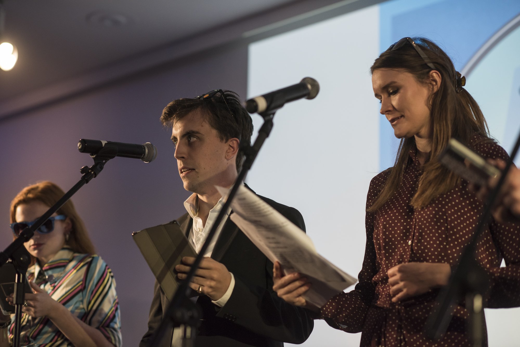 WO Spesh glasses off.jpg