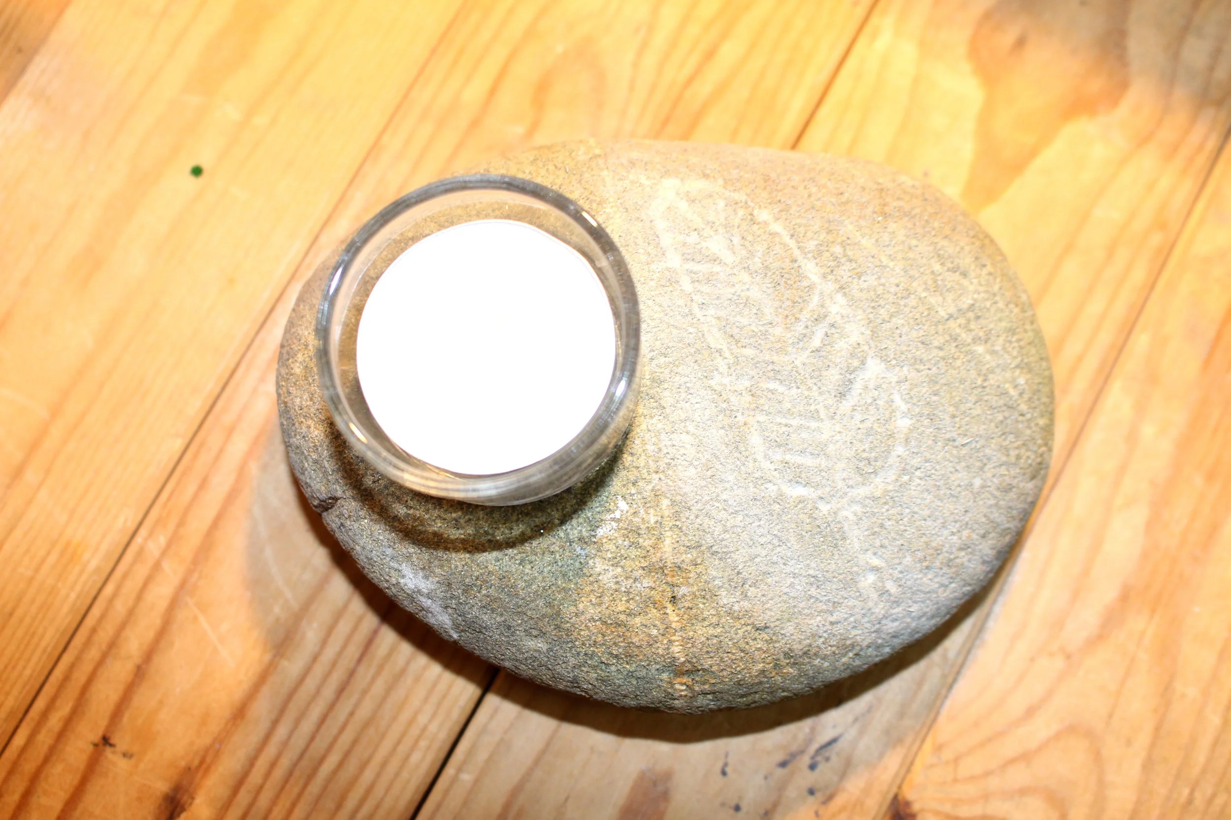 Talisman Tealight Stone - Feather and Sandlewood