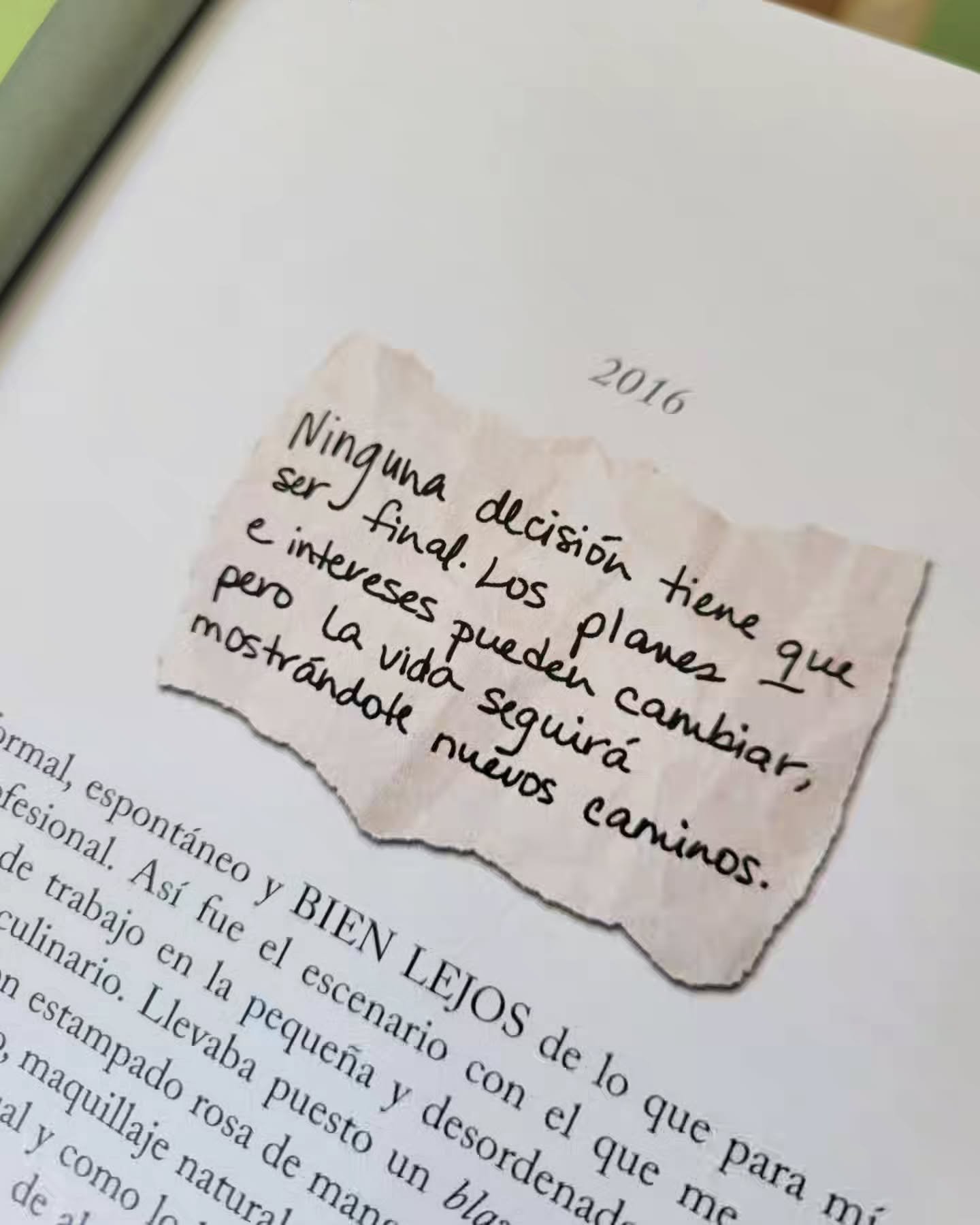 🌿 "La vida seguir&aacute; mostr&aacute;ndote nuevos caminos..." 

Un reminder para ir cerrando este a&ntilde;o de tantos cambios, movimientos y retos. 

📖 Del Cap. 2 de mi libro "Siempre puedes elegir".

🔗 Disponible en mi BIO 