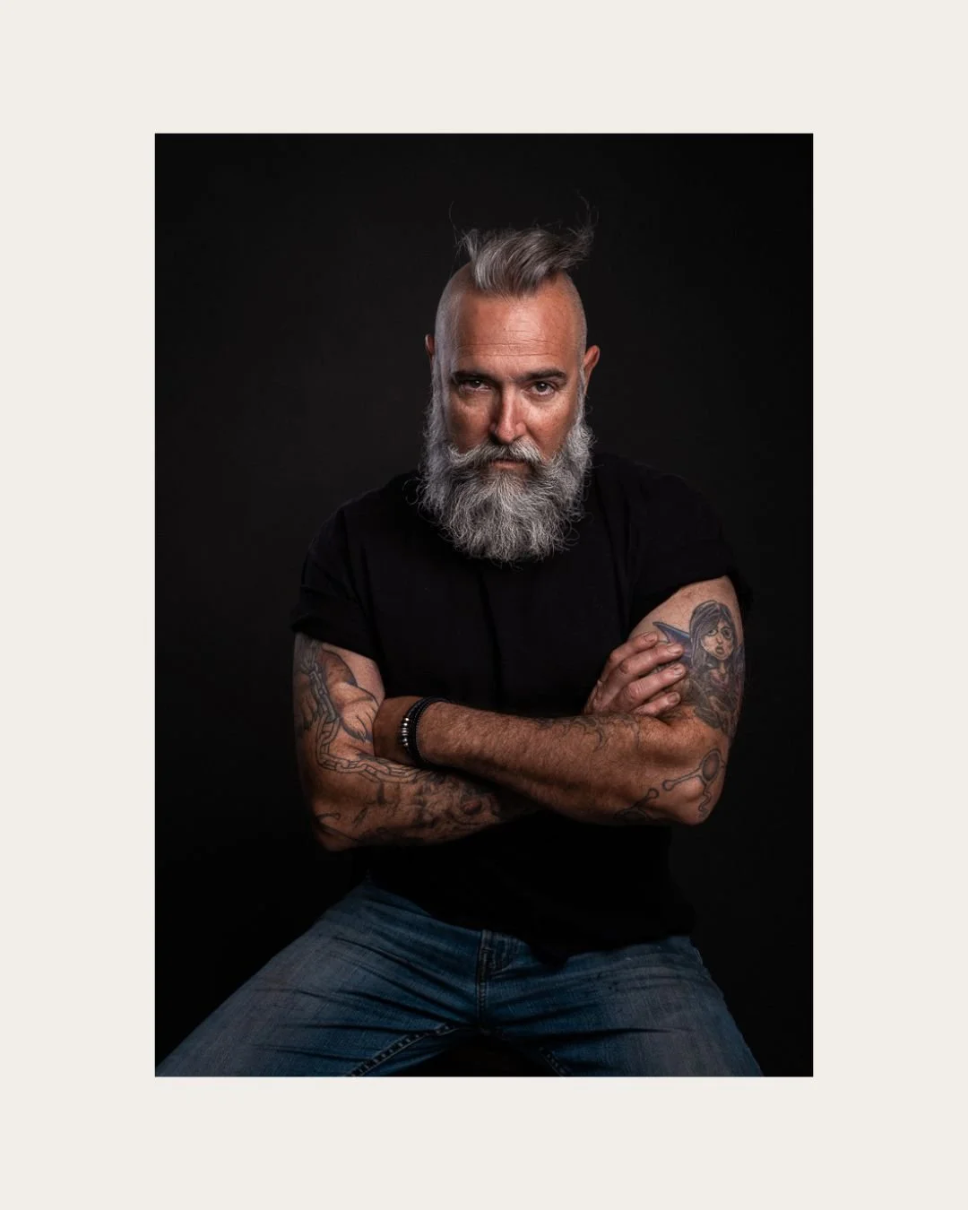 You don't feel awkward in photos because you're bad at it.

It's because nobody ever taught you what to do.

Where do your hands go? What are your shoulders doing? Why does your smile feel like a stranger's the second a camera comes out?

Nobody teac