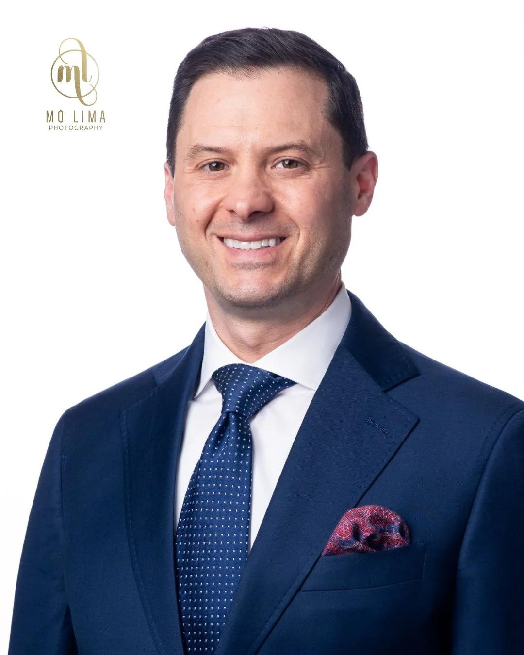 If your headshot is going on your pitch deck, website, LinkedIn, or speaker bio, don&rsquo;t treat it like a last-minute detail.

Before using a photo, ask yourself:

1. Is it current?
If your photo is several years old, it may no longer represent ho
