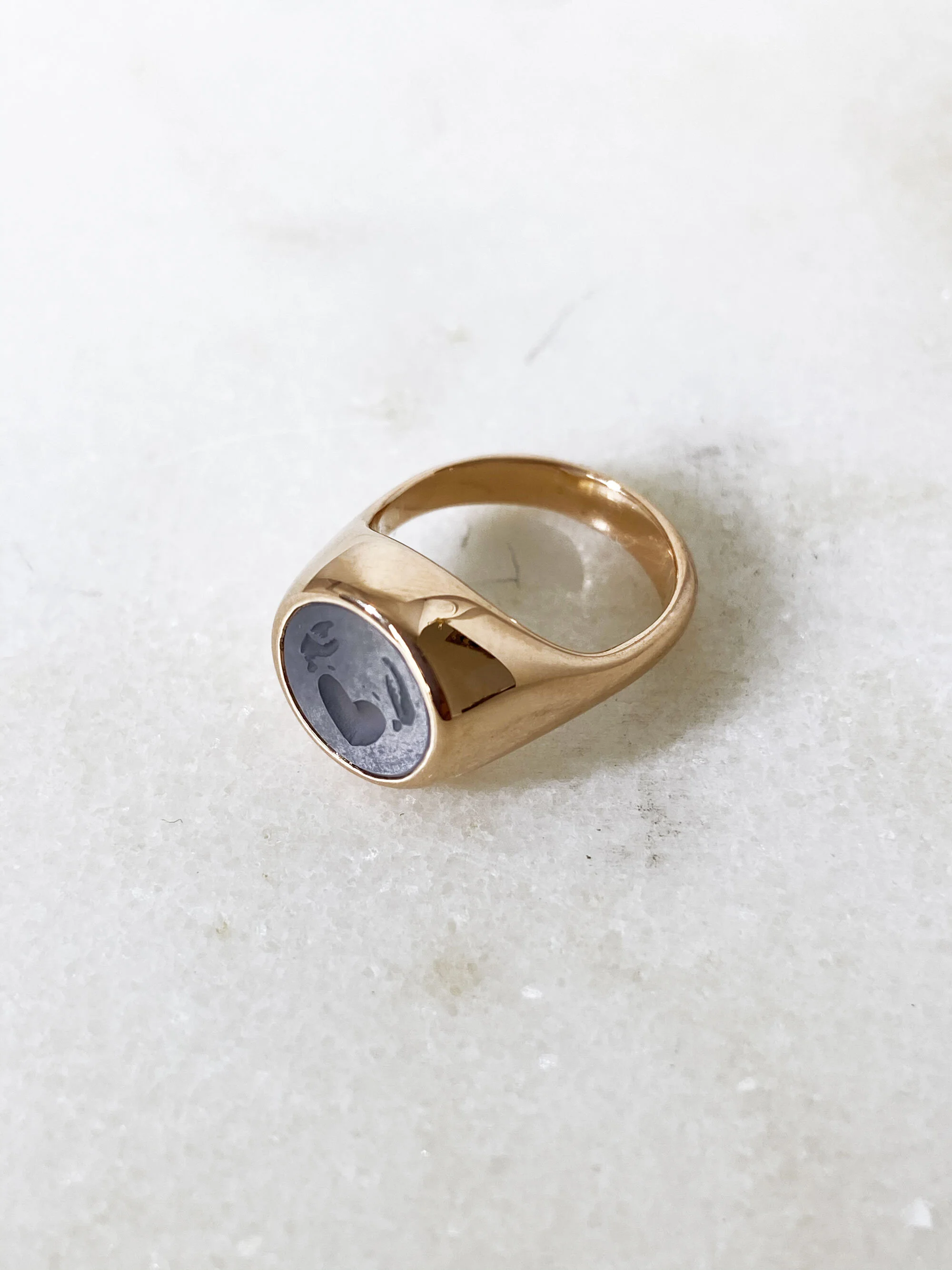 liane-joaillerie_coeur-de-crabe_pinky-signet-ring_marble.jpg