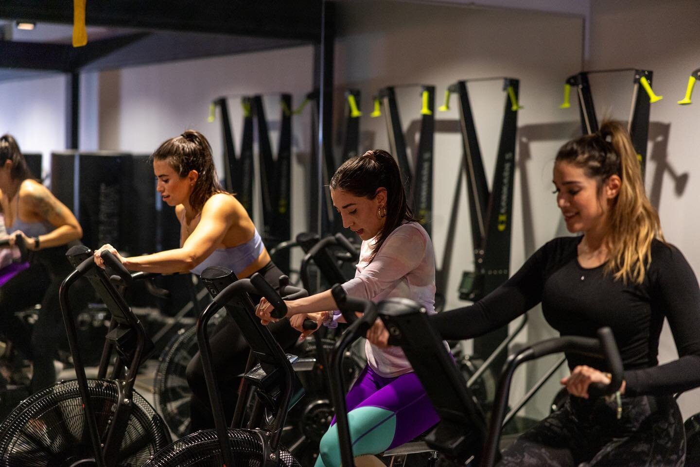🔥 Sunday sweat sesh? 🔥 
&bull;
&bull;
&bull;
#hiit #cardio #fitness #yoga #boxing #battleropes #trufusion #findyouredge #muscleworship #abworkout #weightloss #gymlife #bike #ride #treadmillworkout #kettlebell #trx #pilates