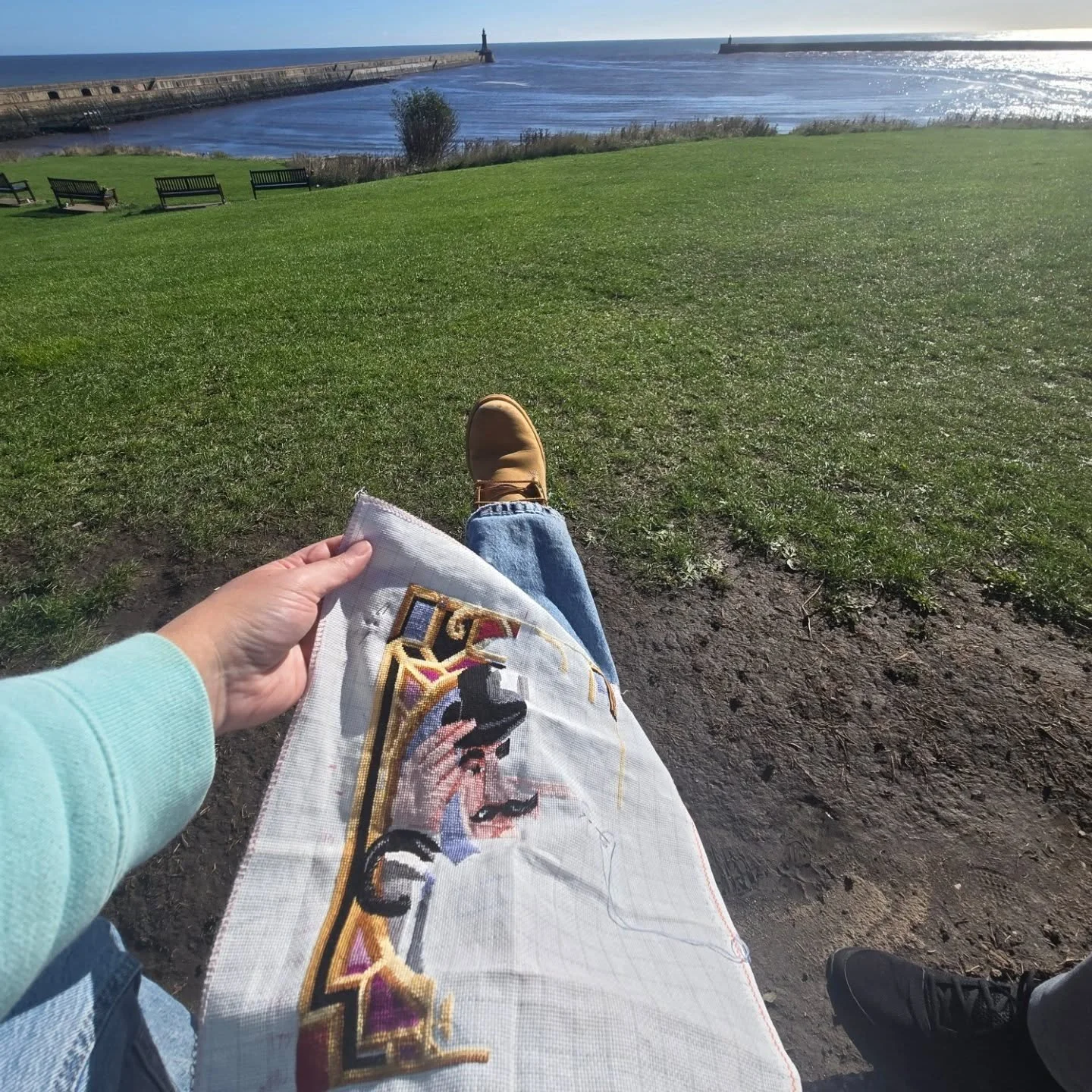 Seaside stitching photo dump!!!!

🧡🩷💜💙💗❤️

#tynemouth 
#crossstitch 
#northsea