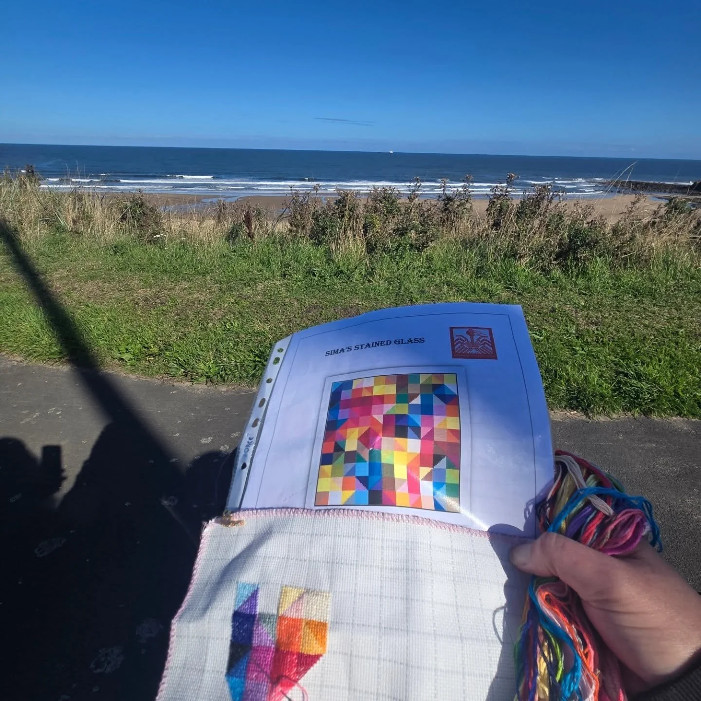 Worked on @marroomydesigns Sima's Stained Glass by the seaside 💚🩷💜❤️💓

And had a new start with @cattysuecatz 
Equinox by Ashley Cassaday charted by @unconventionalxstitch 😍

Wonderful trip, beautiful memories, so glad to be home

#fullcoveragef