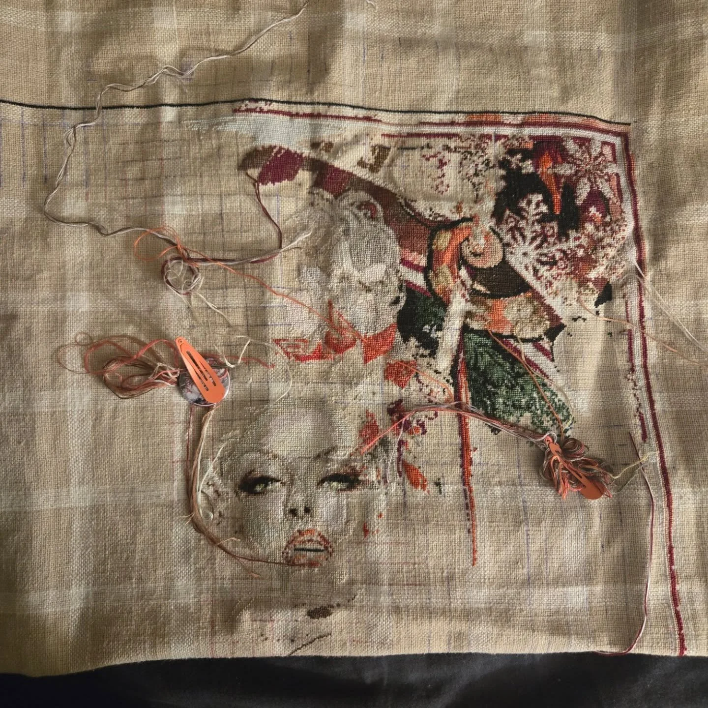 Winter has arrived.
Seemed appropriate to work on Peppermint cthulhu artwork by Echo Chernik charted by @unconventionalxstitch 

Thus weather makes me want to work on Battle for the Arctic so badly.
More fun decisions

#snow
#firstsnowfall❄️ 
#fullco