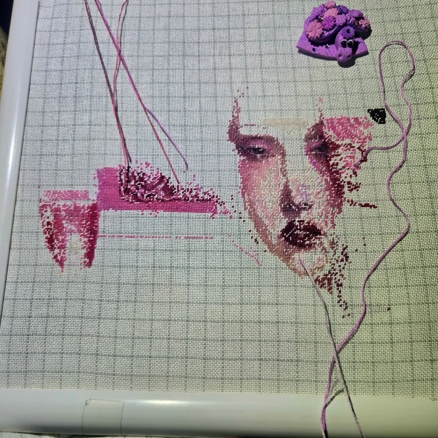 Few thousand stitches in on Dear Francis artwork by @officialtroybrooks 

I adore this piece. Ill work on her one more day, then February will be a month of UXS wips🥳

#fullcoveragecrossstitch
#crossstitchpattern
#asktheartist