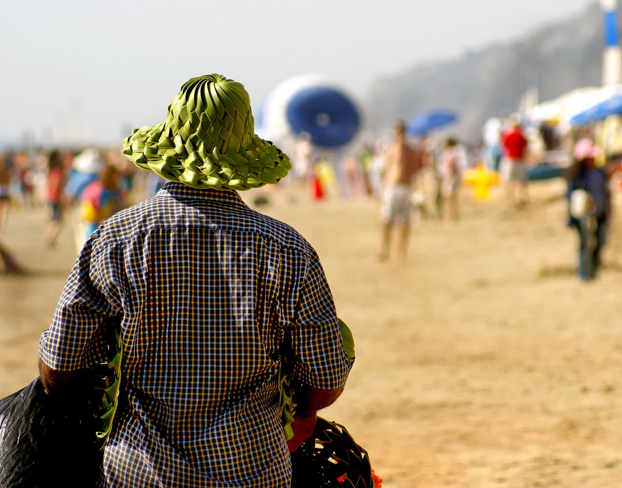 1_Molina_Vendedora de sombreros_2008.jpg