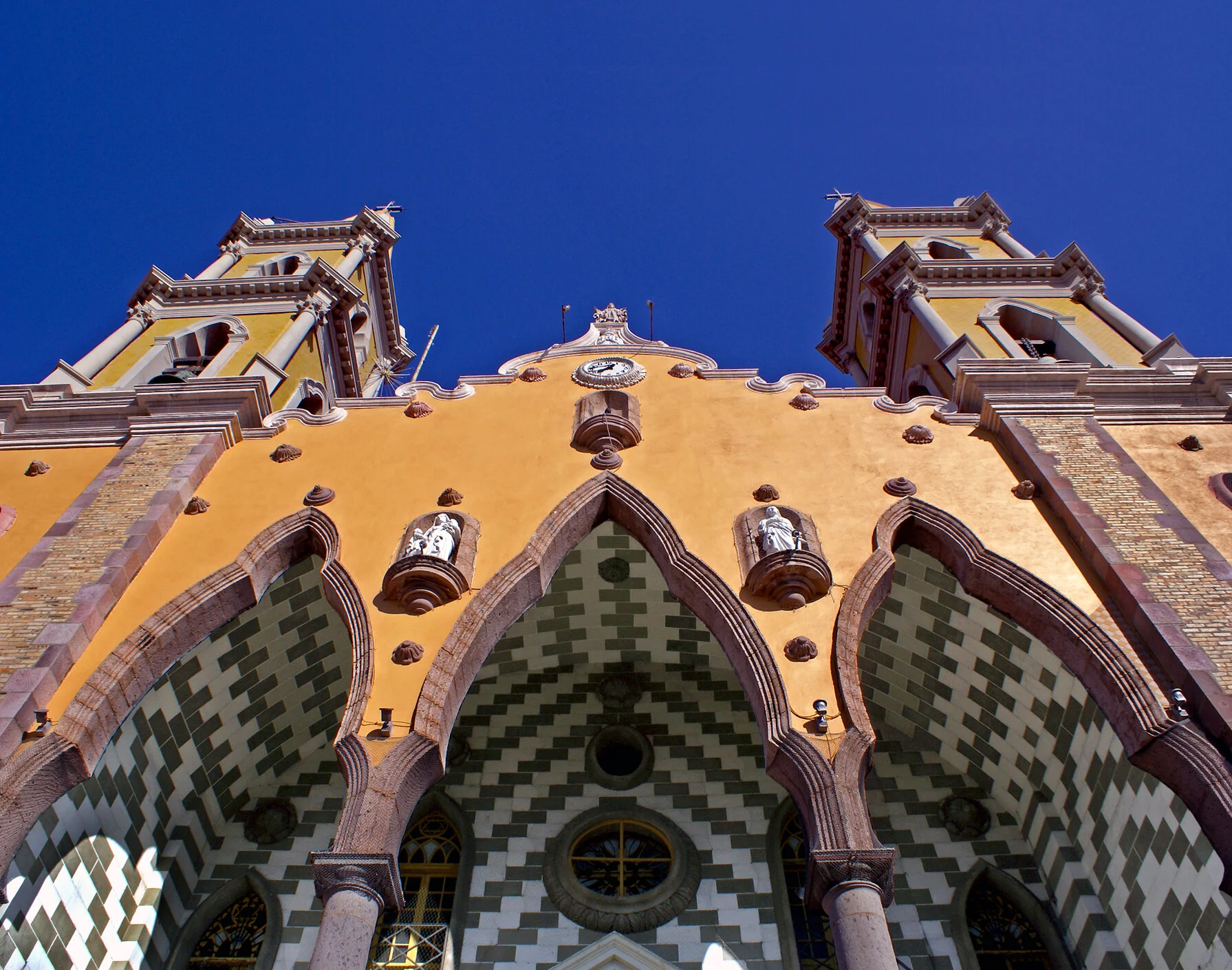 Iglesia aportada 11x14.jpg