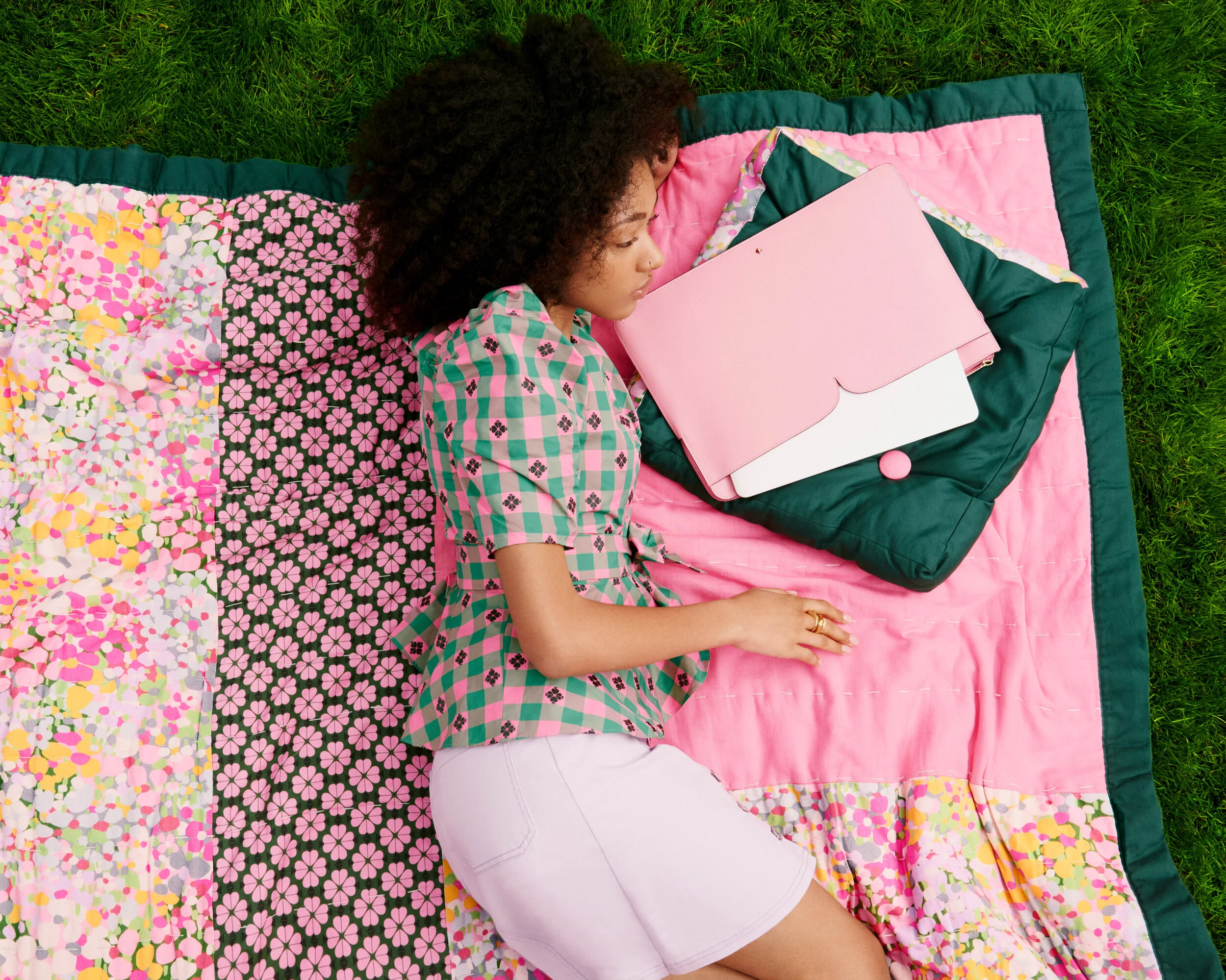 181217_SHOT01_MARGAUX LAPTOP_006_V2.jpg