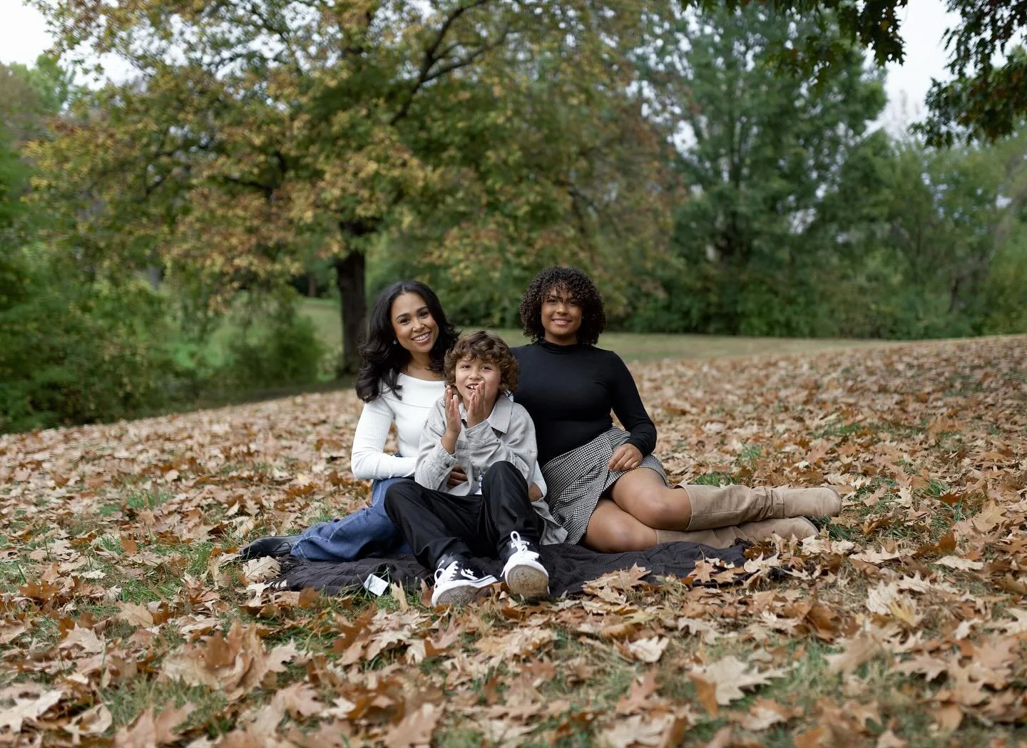 I could not be more obsessed with this location for my fall minis!😍🍁🍂
.
.
.

Kansas City | Kansas City Photographer | KC | Family Photographer | Natural Light 

#kansascityphotographer #familyphotographer #naturallightphotographer #portraitphotogr