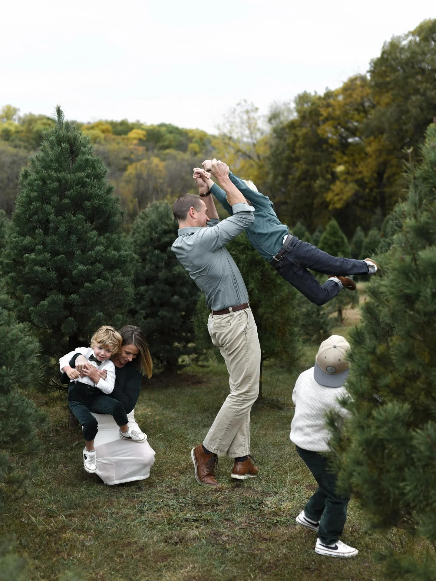 Swinging into the season with hearts full of joy and hands wrapped around memories that last forever.🌲⭐️🤍

Kansas City | Kansas City Photographer | KC | Family Photographer | Natural Light | Christmas Tree Farm 

#kansascityphotographer #familyphot