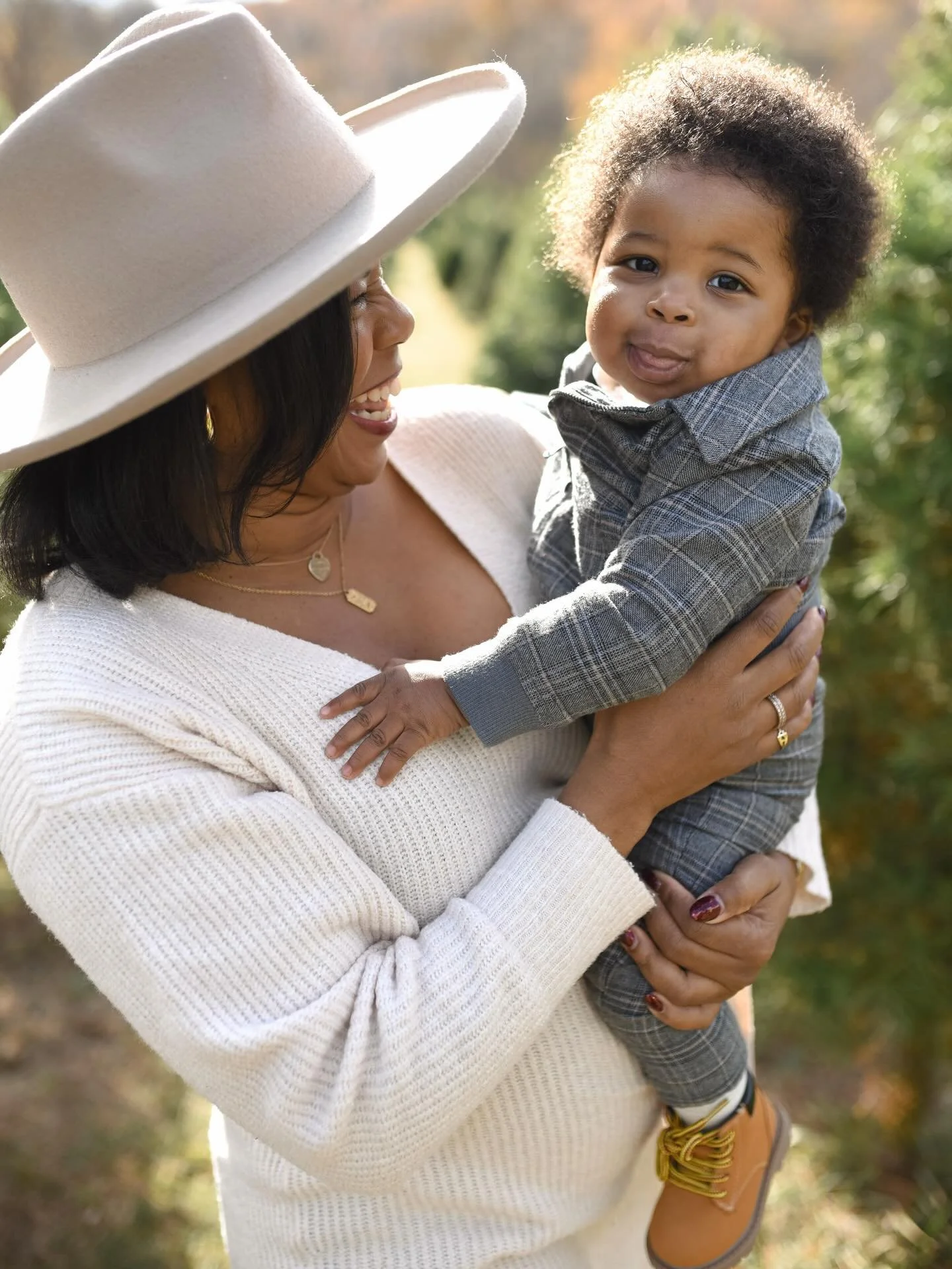 Wrapped in love, surrounded by joy. ✨🤍

.
.
.

Kansas City | Kansas City Photographer | KC | Family Photographer | Natural Light | Christmas Tree Farm 

#kansascityphotographer #familyphotographer #lifestylephotographer #blackwomenphotographers alex