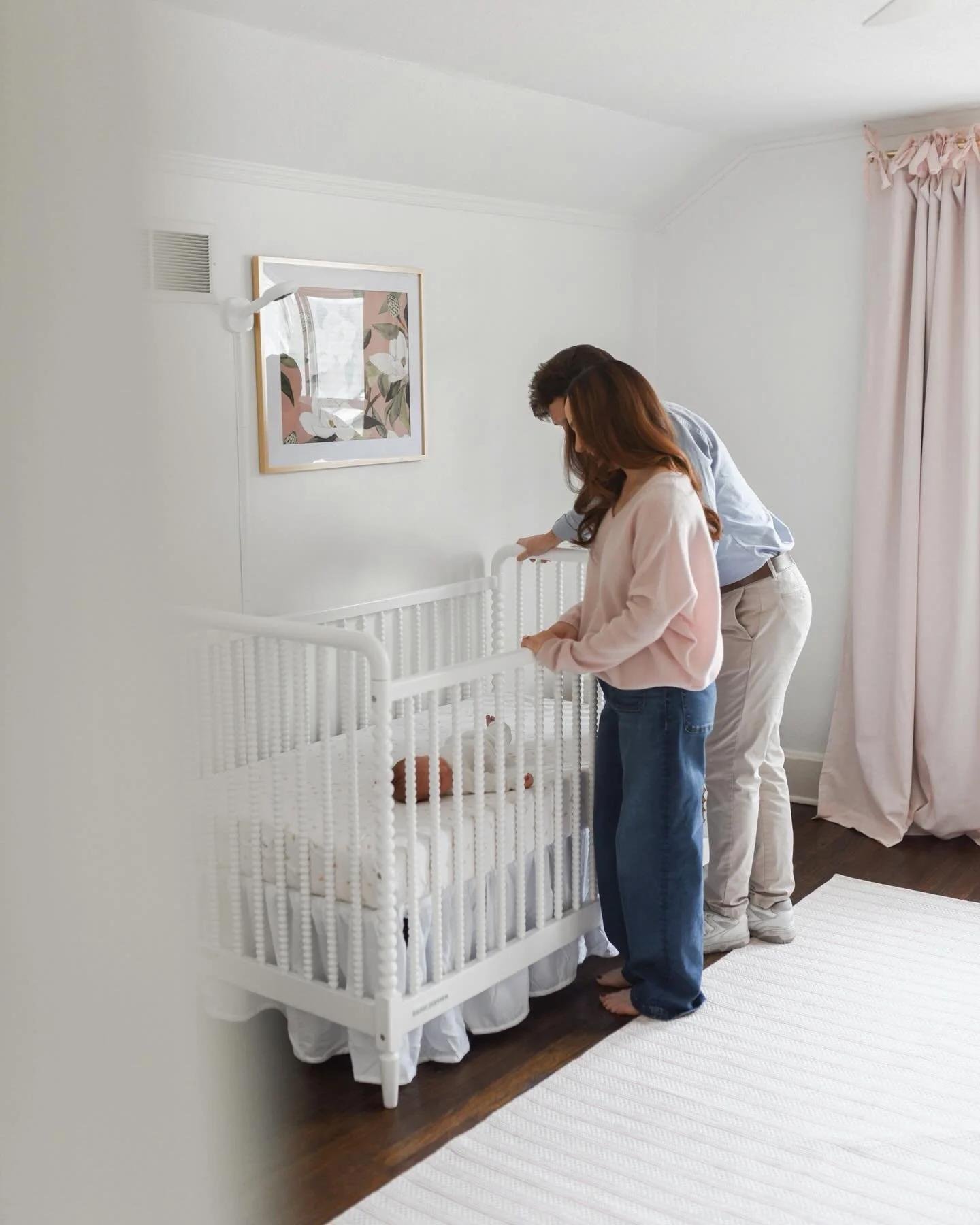 Cold outside, cozy inside. In-home newborn sessions turn chilly days into heartwarming memories. 🤍

.
.
.

Kansas City | Kansas City Photographer | KC | Family Photographer | Natural Light | In-Home Lifestyle | Newborn Session

#kansascityphotograph