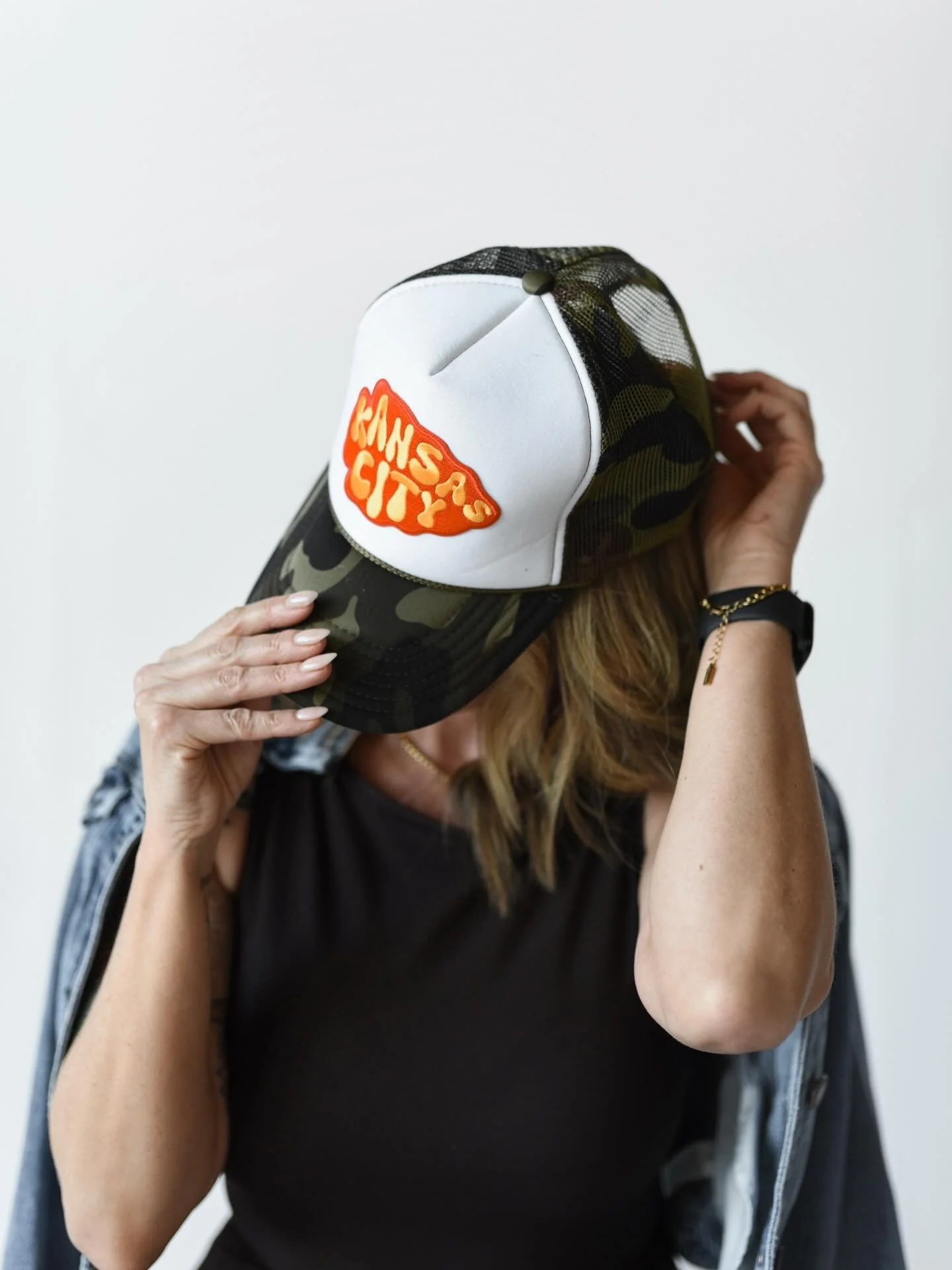 NFL draft weekend is here!! One day closer to football season!! Who&rsquo;s ready for the first round tomorrow?! 🙋🏽&zwj;♀️🙌🏽❤️💛🏈

.
.
.

Kansas City | Kansas City Photographer | KC | Chiefs | NFL Draft | Studio | Branding | Branding Photographe