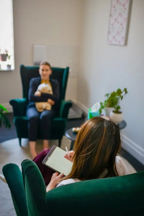 Psychologist and client in a schema therapy session in Perth
