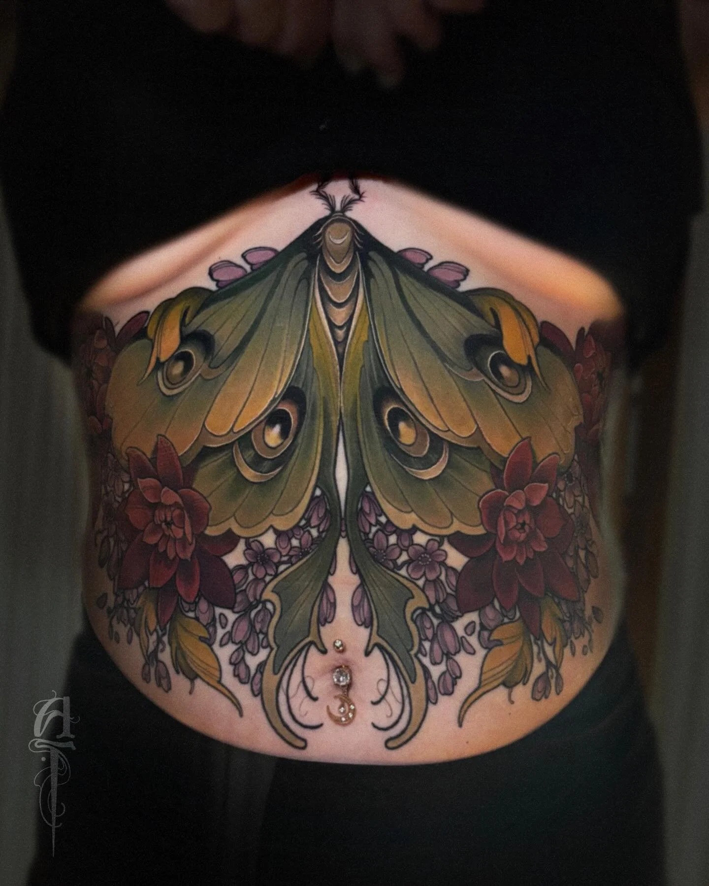 Lunar moth, dahlias, and wisteria for Deeanne ✨ 
Done in a number of short burst sessions. 
📍 @thegildedgoblintattoo 
🖍️ @inkjecta @metrixtattoo @starbritecolors @biotat_ 
~
#tattoo #floraltattoo #mothtattoo #flowers #flowertattoo