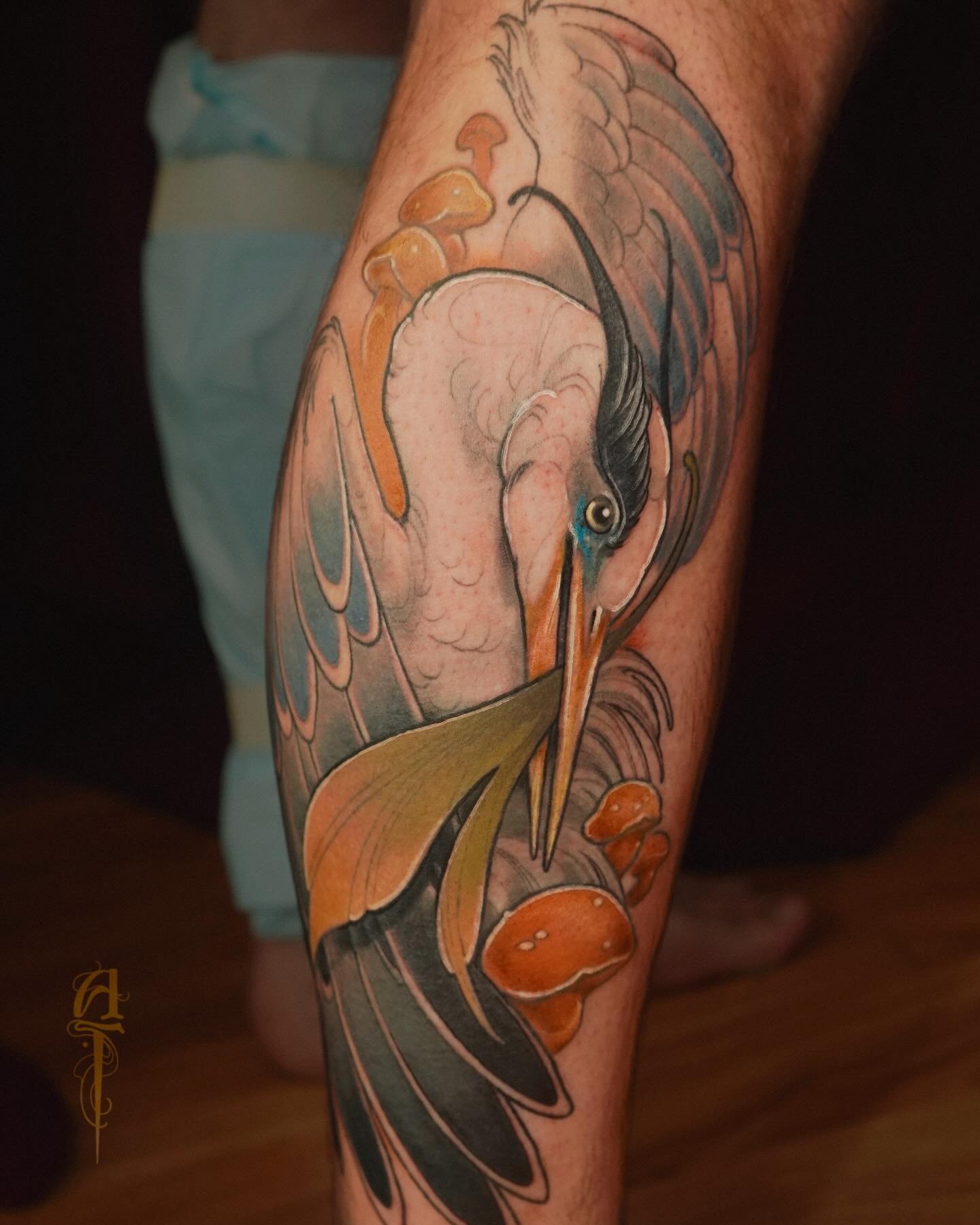Heron.
Half healed. Thanks John ✨ 
📍 @thegildedgoblintattoo 
🖍️ made with @inkjecta @starbritecolors @metrixtattoo 
&bull;
#tattoo #neotraditional #neotraditionaltattoos #heron #herontattoo #legtattoo #bird #birdtattoo #botanical #botanicaltattoo #
