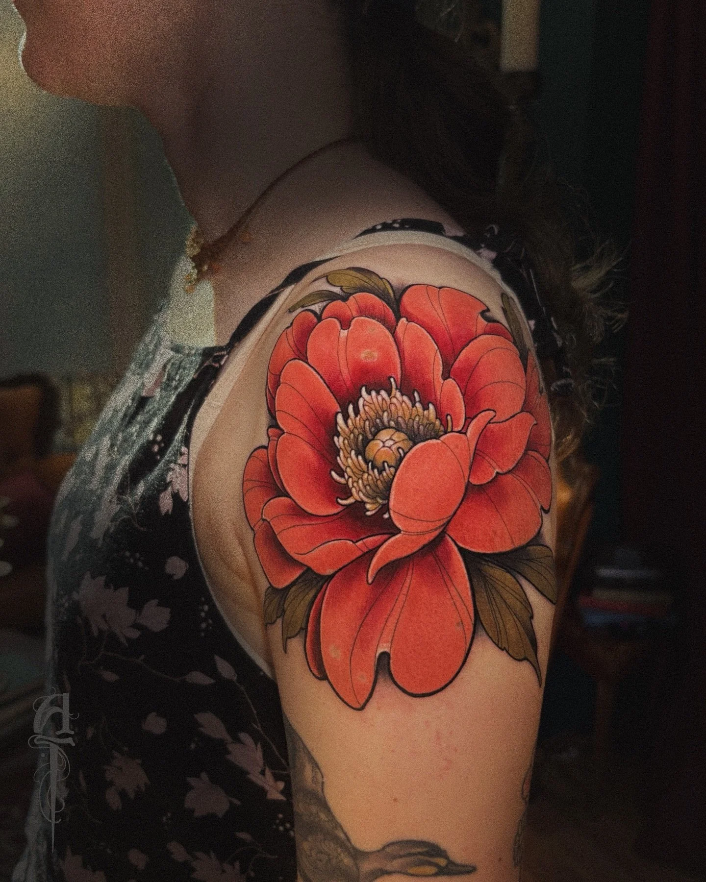 Shoulder flower for the delightful @may.cat.tatts 😍 from December. 
Check out her beautiful designs and give her a follow! &hearts;️
#tattoos #floraltattoo #flowertattoo #flowers #colourtattoo