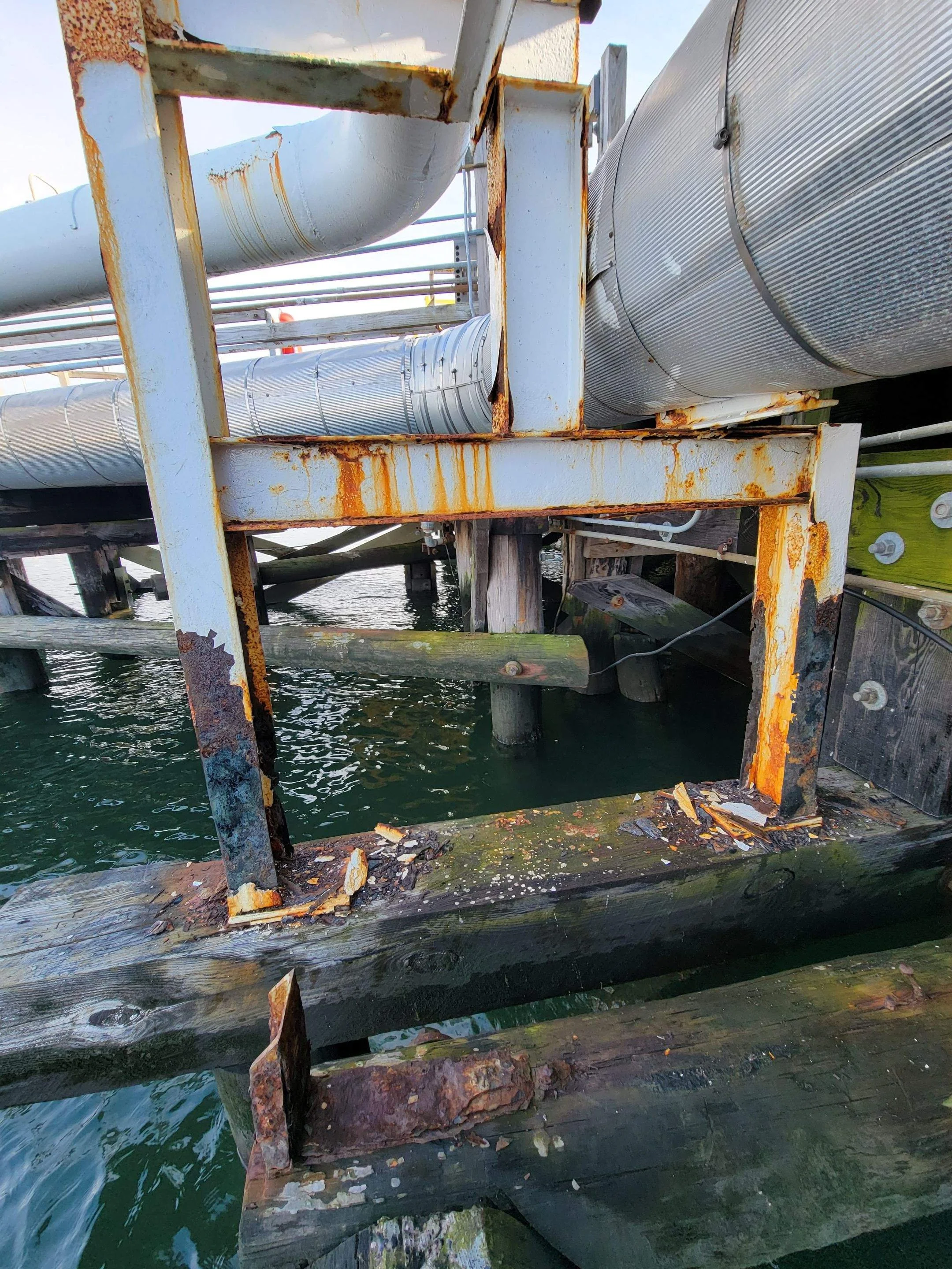 Corrosion of Pipe Support