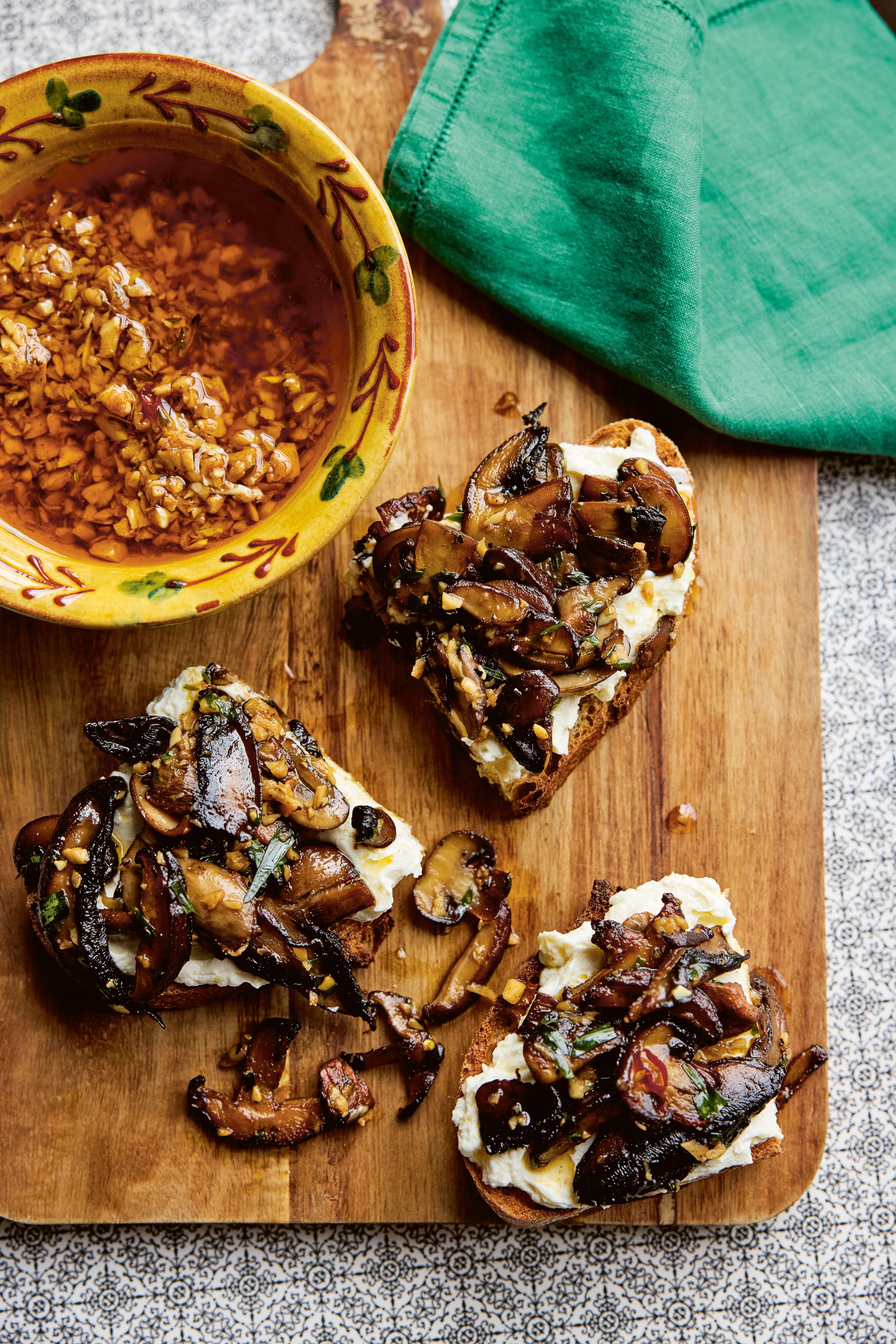 Toast_Lemony_Ricotta_Mushrooms_007.jpg