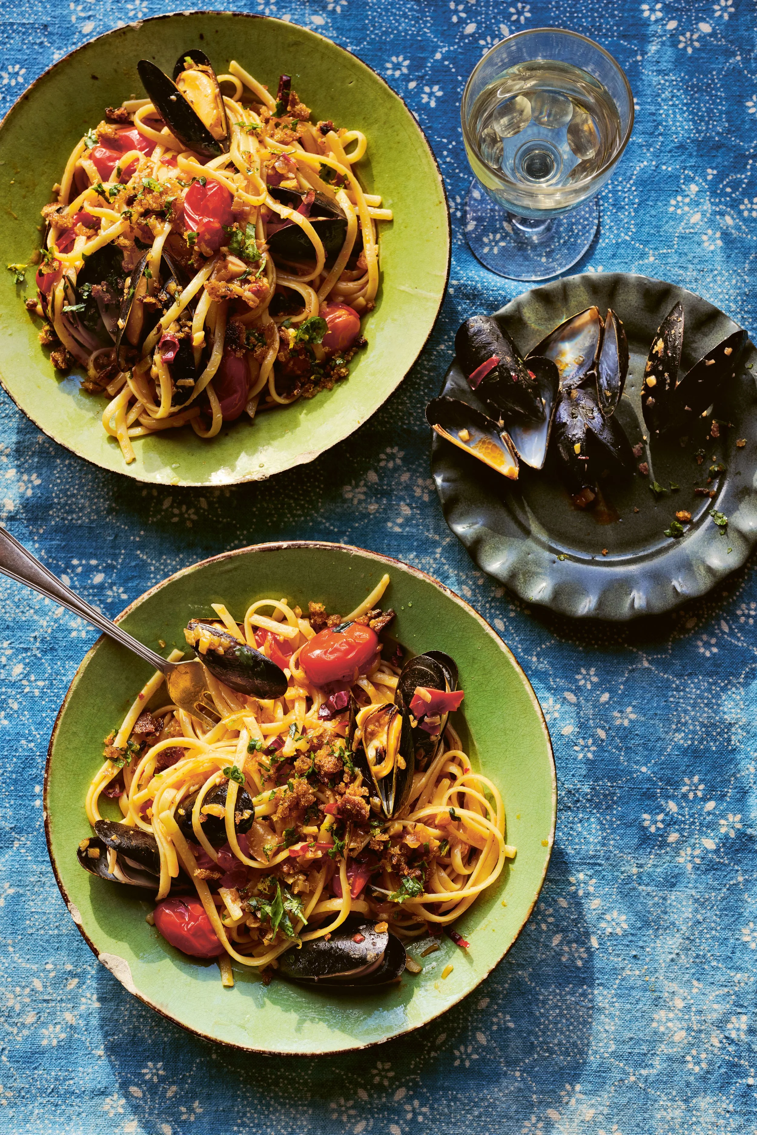 Cherry_Tomato_Linguine_with_Mussels_014.jpg