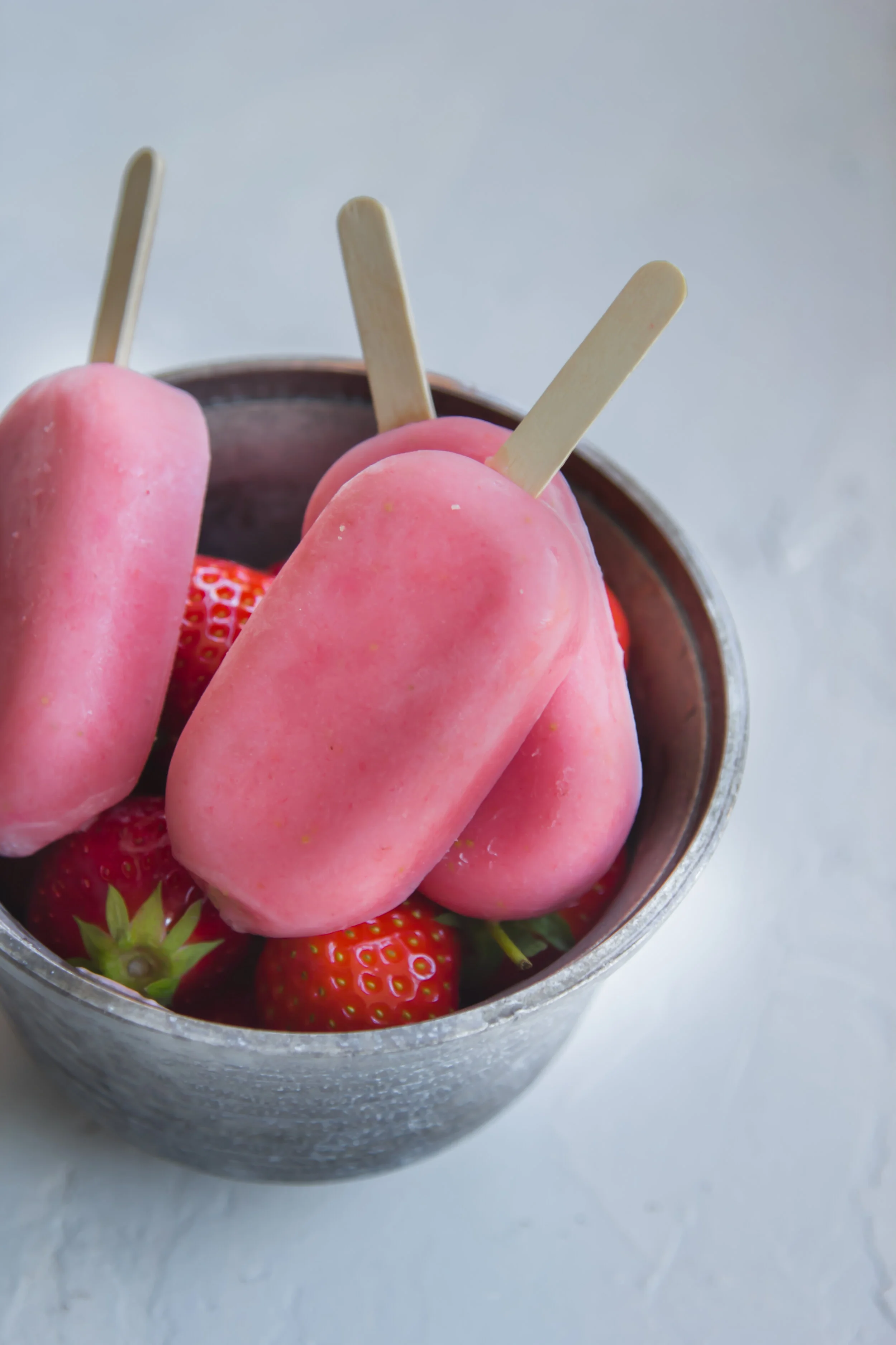 Super Simple Strawberry Smoothie Ice Lollies