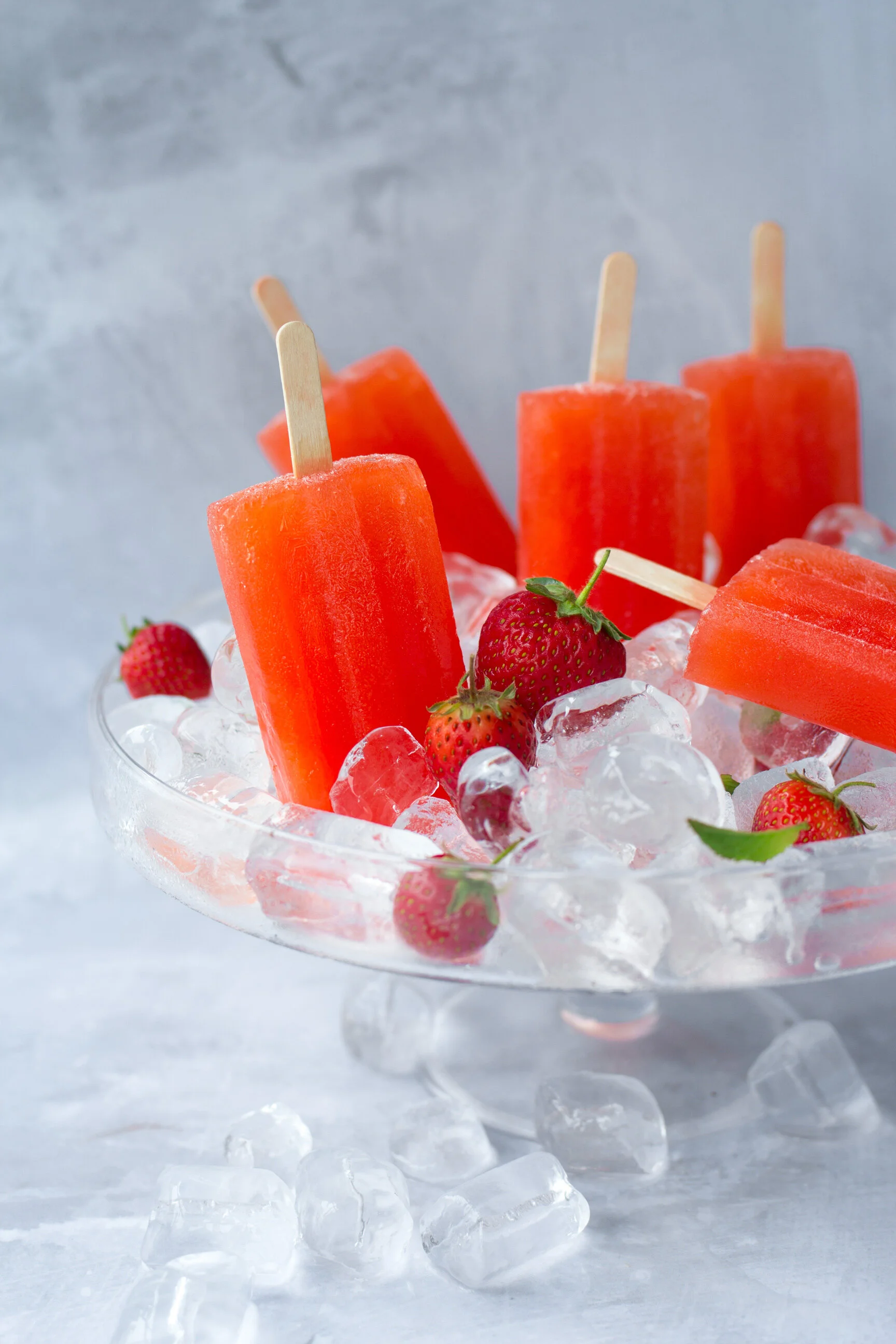 Strawberry Lemonade Ice Lollies