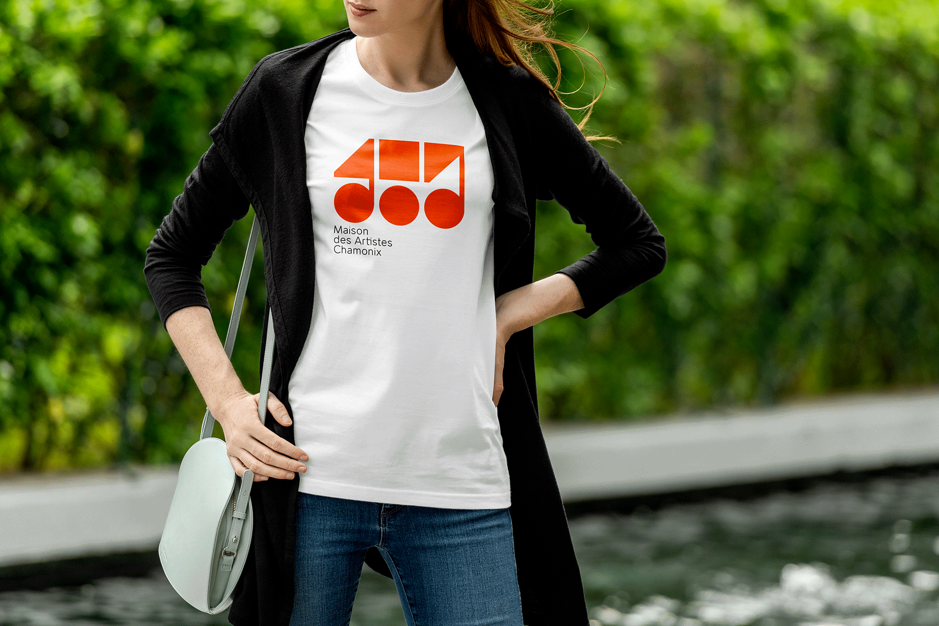 Free-Urban-T-Shirt-Mockup-anim.gif