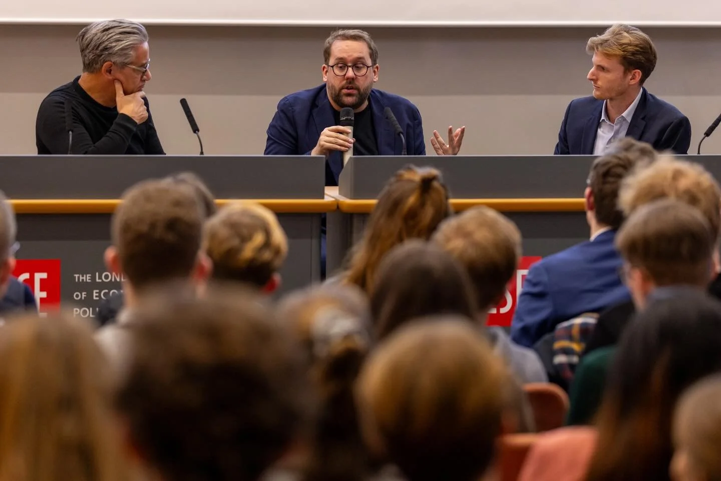 Halftime at the 25th German Symposium! As day 3 closed, we look back at yet another series of exciting debates:

Starting off, @mi.kellner (Energy Policy Representative, The Greens) discussed Germany&rsquo;s path forward, balancing economic growth wi