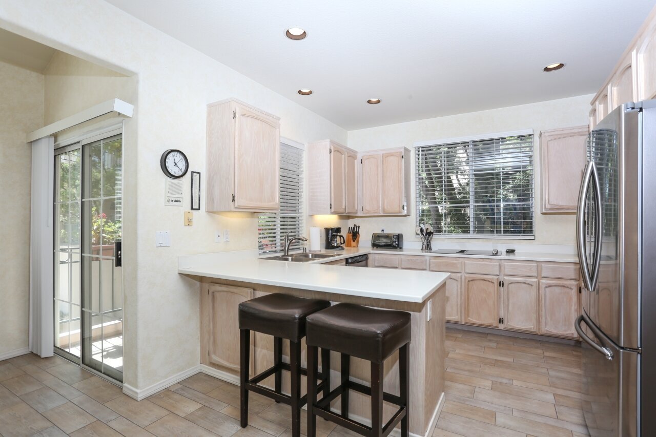 Serene_townhome_in_La_Florentine_kitchen.jpg