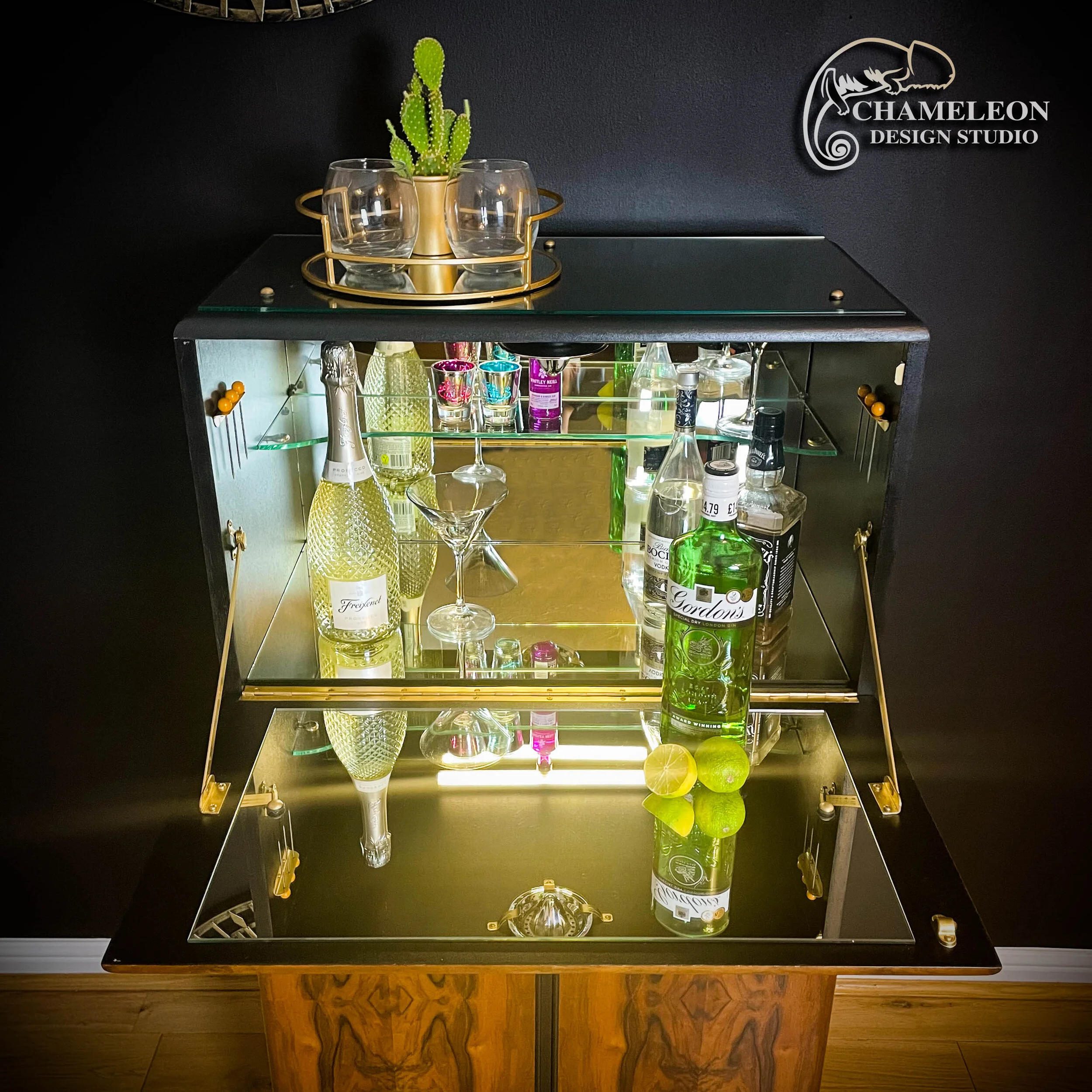 Drinks Cabinet with open bar section