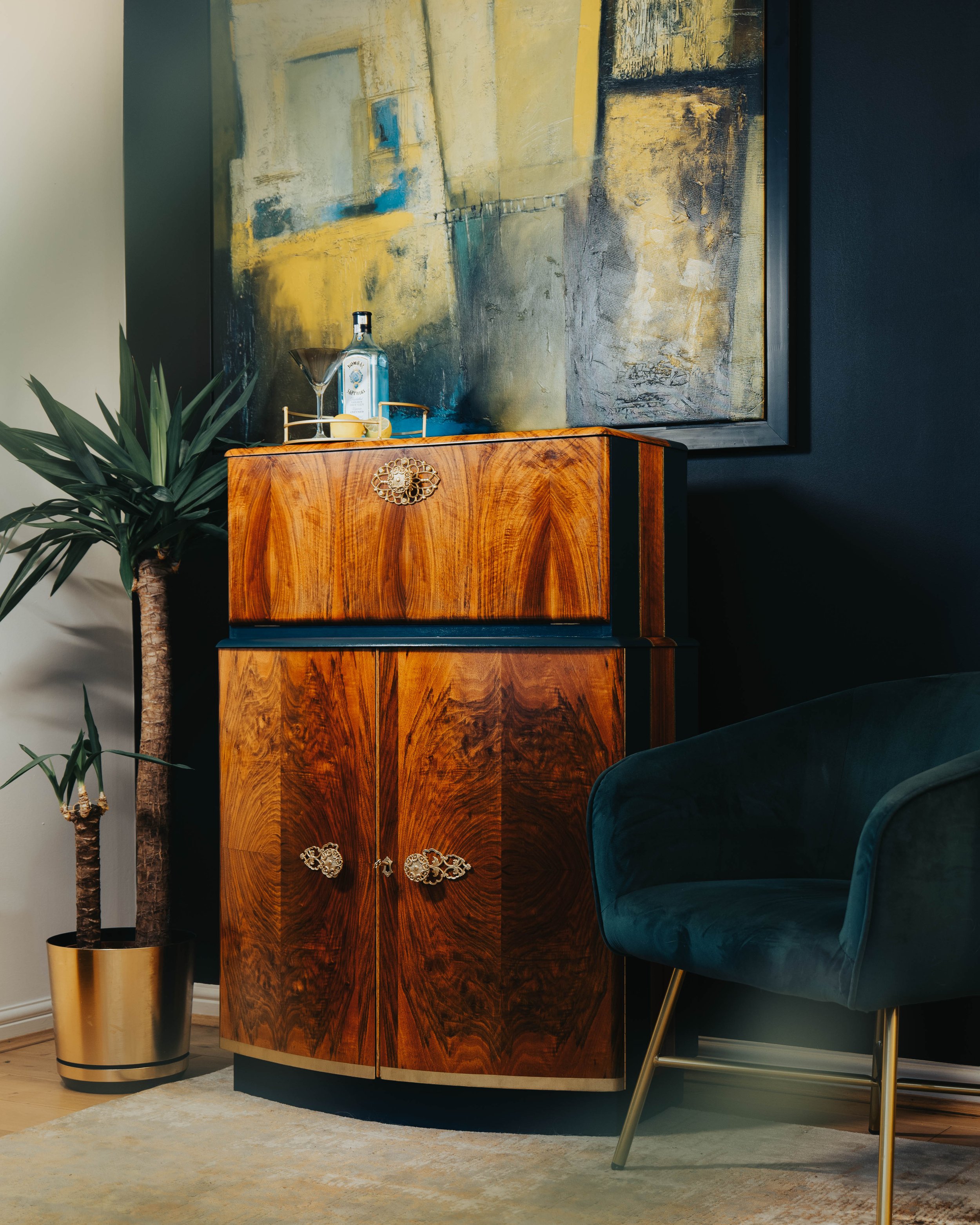 Cocktail Cabinet/ Drinks Cabinet