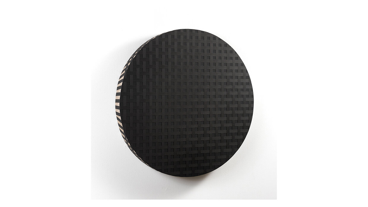 Round Jet Black Sieve