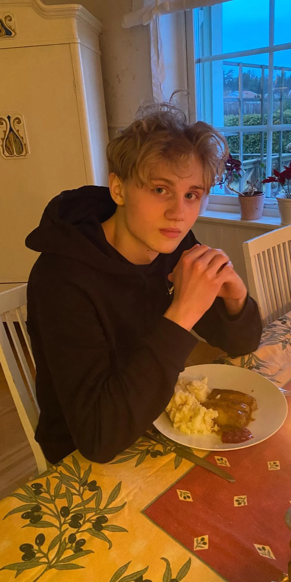 Grattis, &auml;lskade finaste Andreas! Idag blir du 18 &aring;r! 🌹🇸🇪🎉🥂💐❤️
Vi &auml;r s&aring; stolta &ouml;ver den unge man du har blivit och ser s&aring; fram emot att forts&auml;tta f&ouml;lja din utveckling. Vi &auml;lskar dig o&auml;ndligt!
