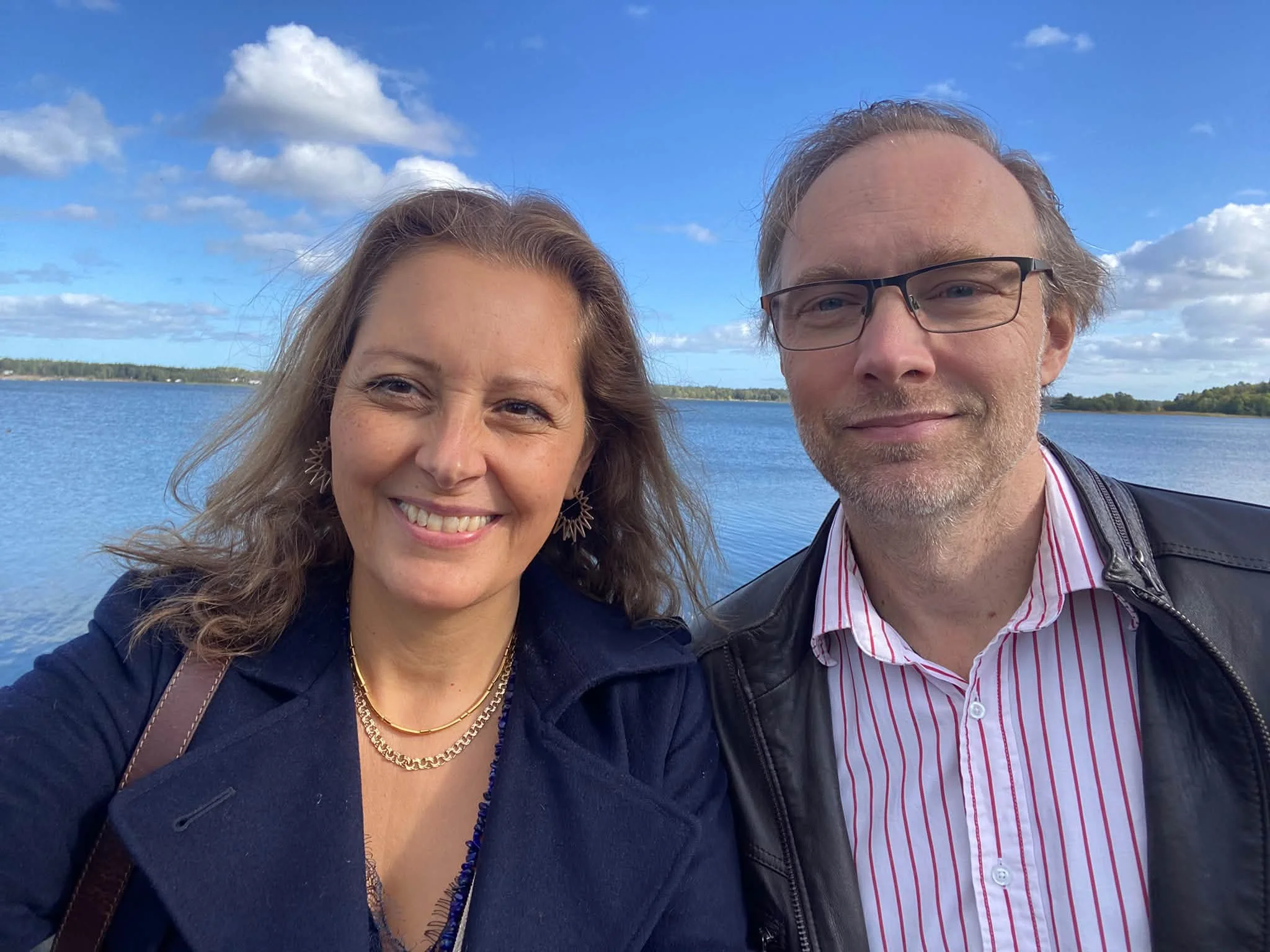 12-&aring;rig br&ouml;llopsdag och 26 &aring;r tillsammans med dig David Sj&ouml;gren. Jag ser fram emot m&aring;nga fler. Vi firade med lunch i &Ouml;sthammar och promenad i solen vid havet.