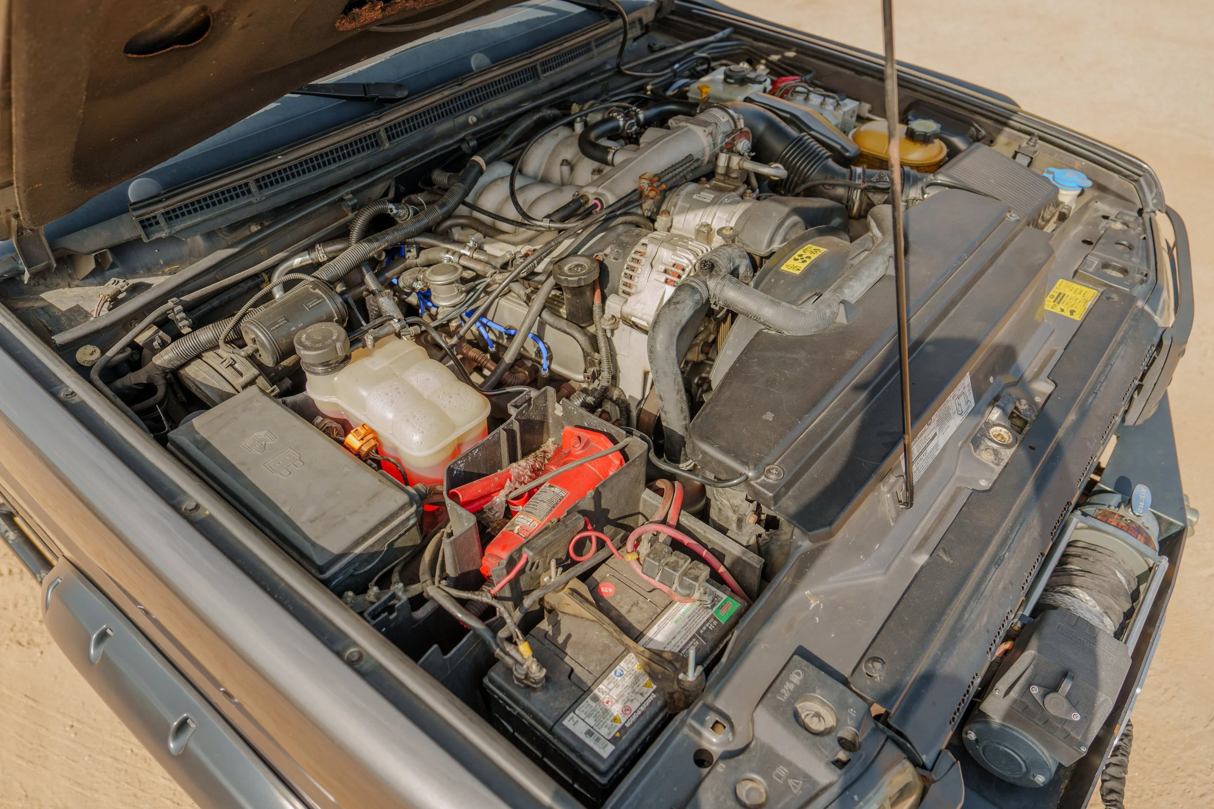 4.6-liter V8 engine compartment of a modified 2004 Land Rover Discovery II SE